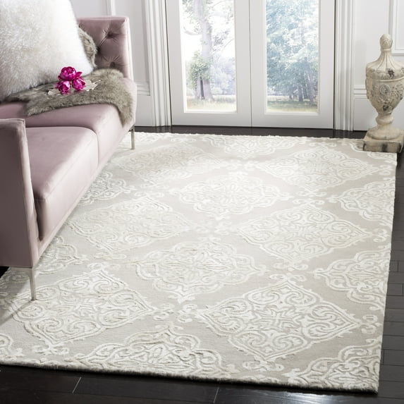 SAFAVIEH Glamour Georgene Damask Area Rug, Silver/Ivory, 4' x 6'