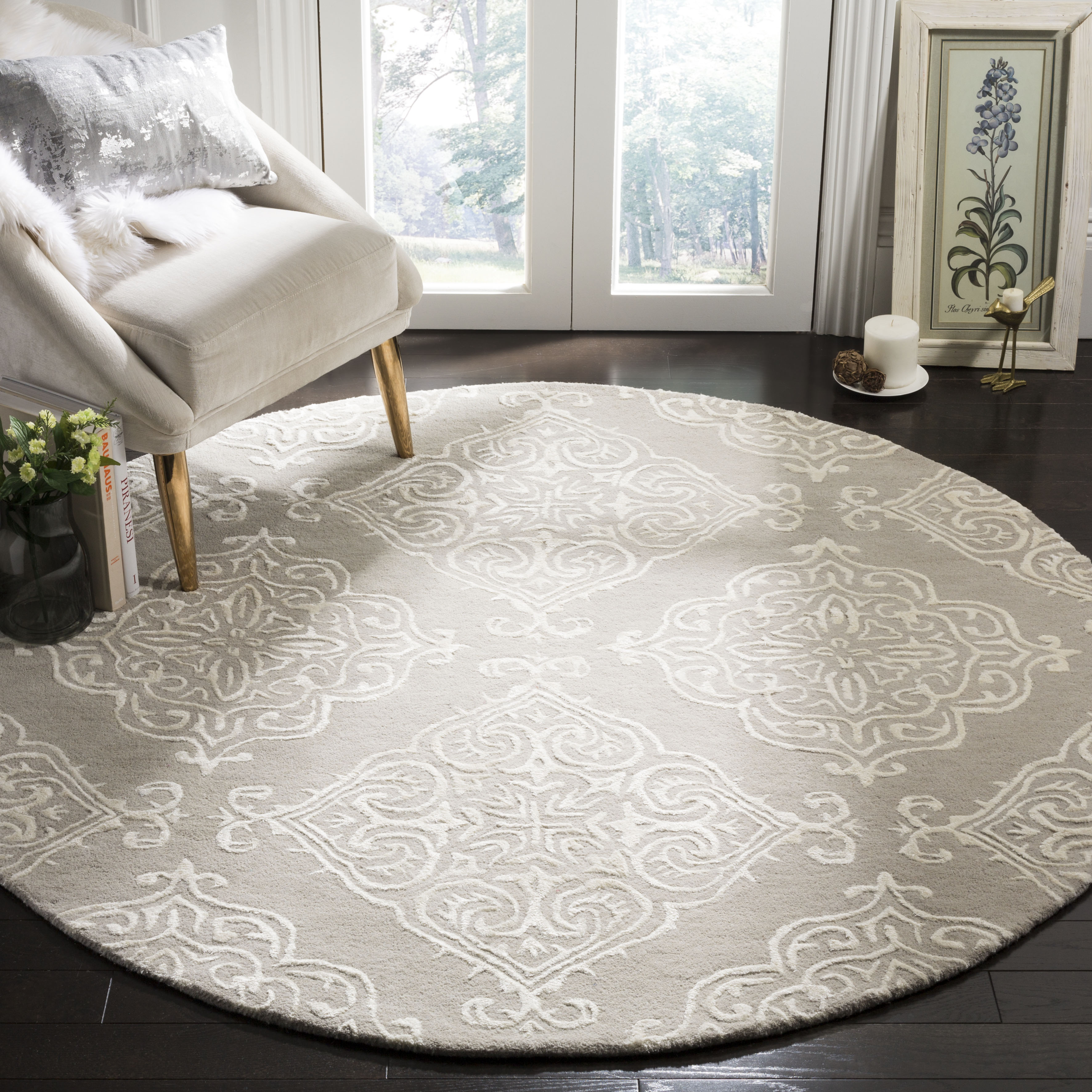 SAFAVIEH Glamour Georgene Damask Area Rug, Silver/Ivory, 6' x 6' Round