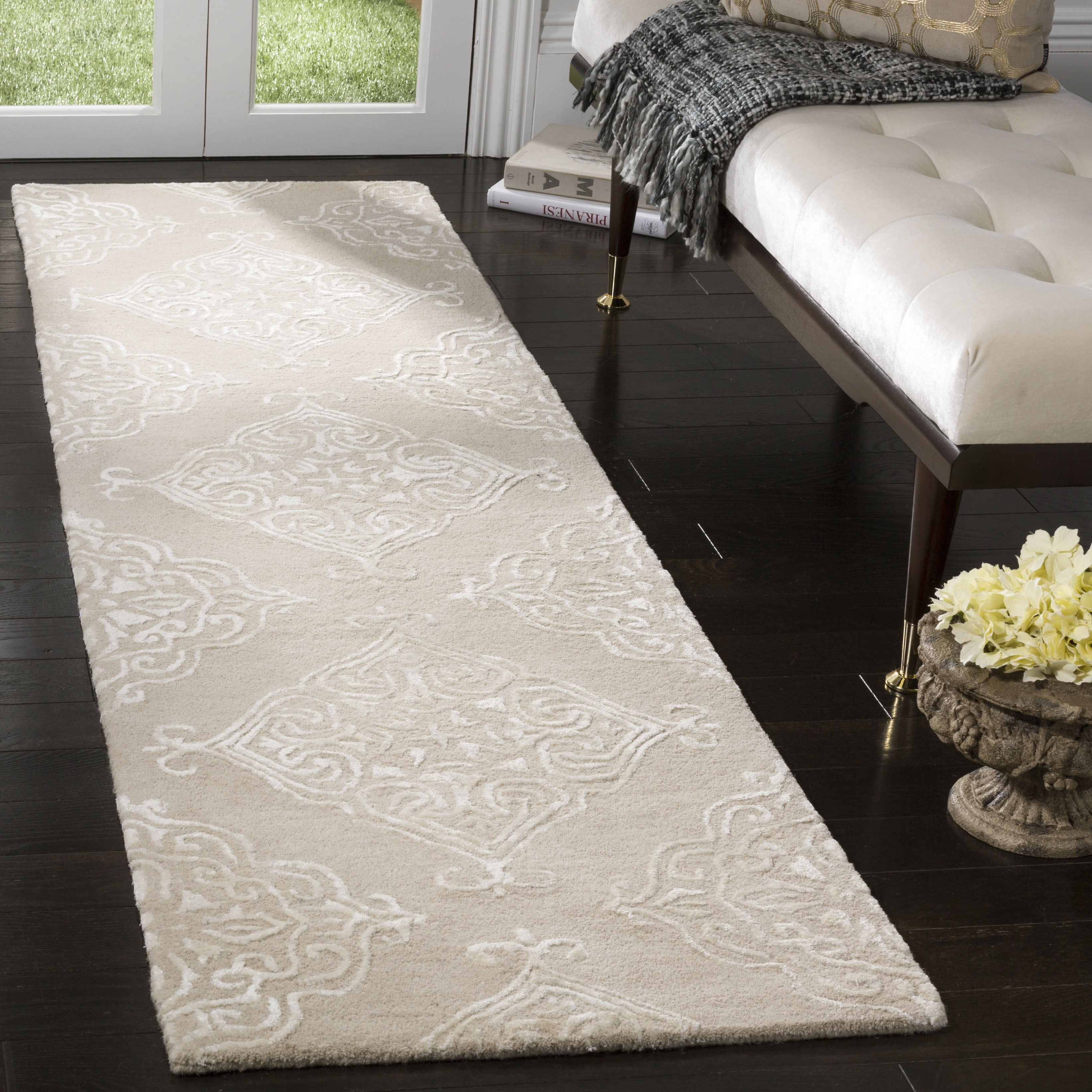 SAFAVIEH Glamour Georgene Damask Runner Rug, Beige/Ivory, 2'3" x 8'