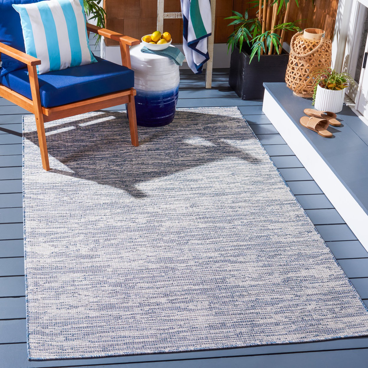 SAFAVIEH Hampton Karaugh Abstract Indoor/Outdoor Area Rug, Blue, 6'5" x 6'5" Round