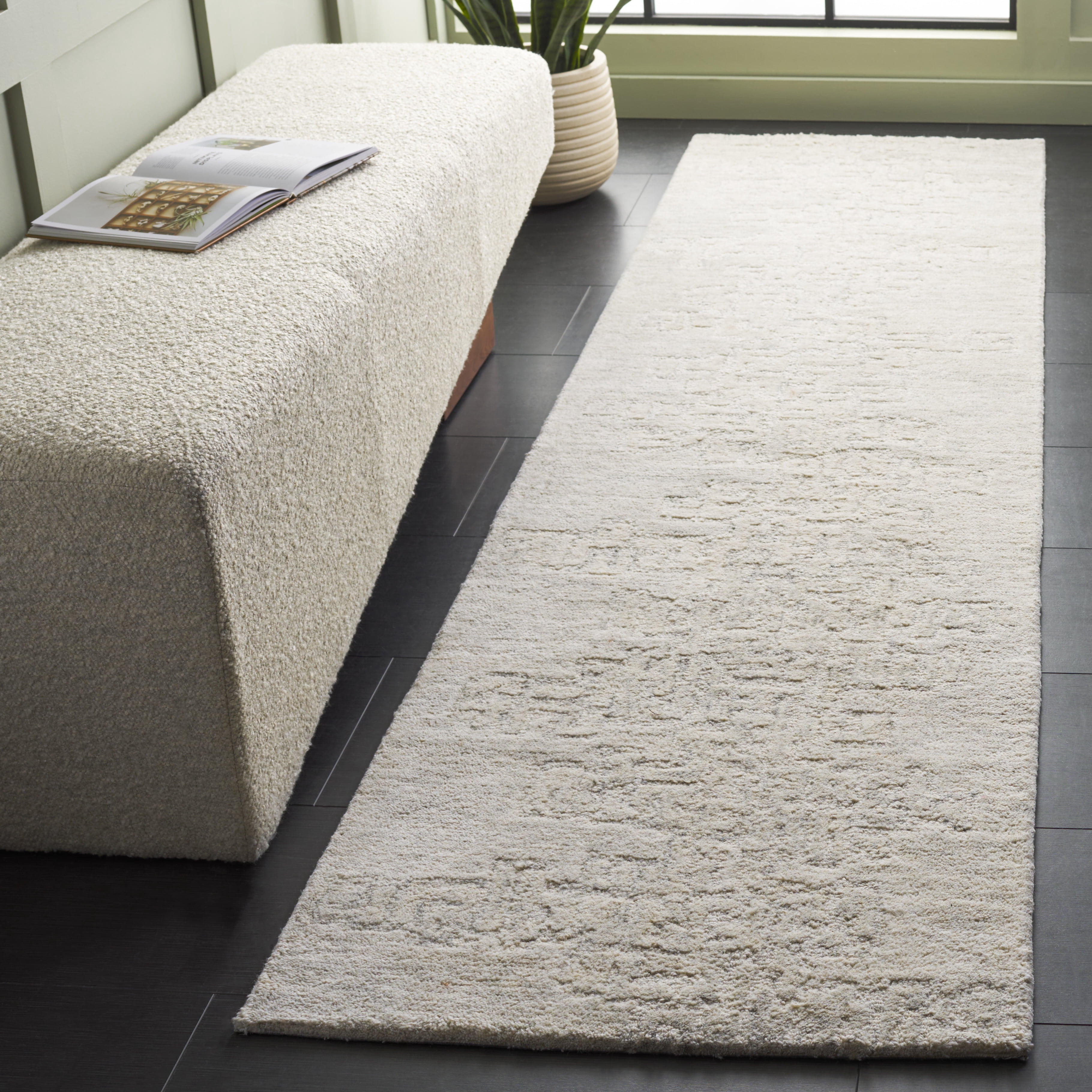 Safavieh Harvest Lynwood Geometric Runner Rug, Silver/Ivory, 2'3" x 9'