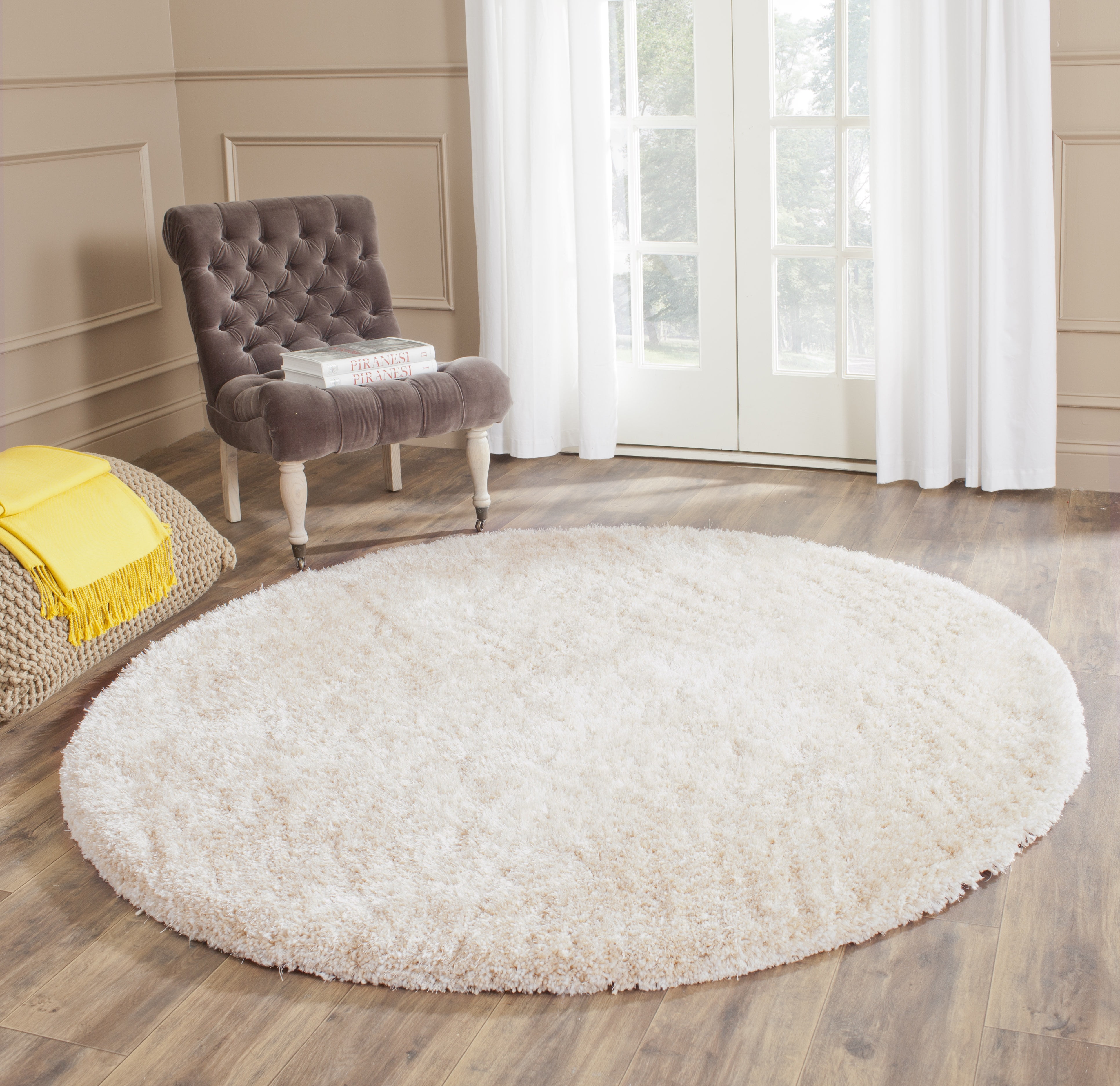 SAFAVIEH Henley Solid South Beach Polyester Shag Area Rug, Champagne, 6' x 6' Round