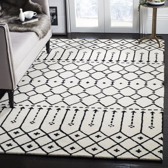 SAFAVIEH Himalaya Darin Geometric Wool Area Rug, Ivory/Black, 4' x 6'