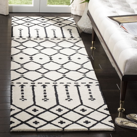 SAFAVIEH Himalaya Darin Geometric Wool Runner Rug, Ivory/Black, 2'3" x 6'