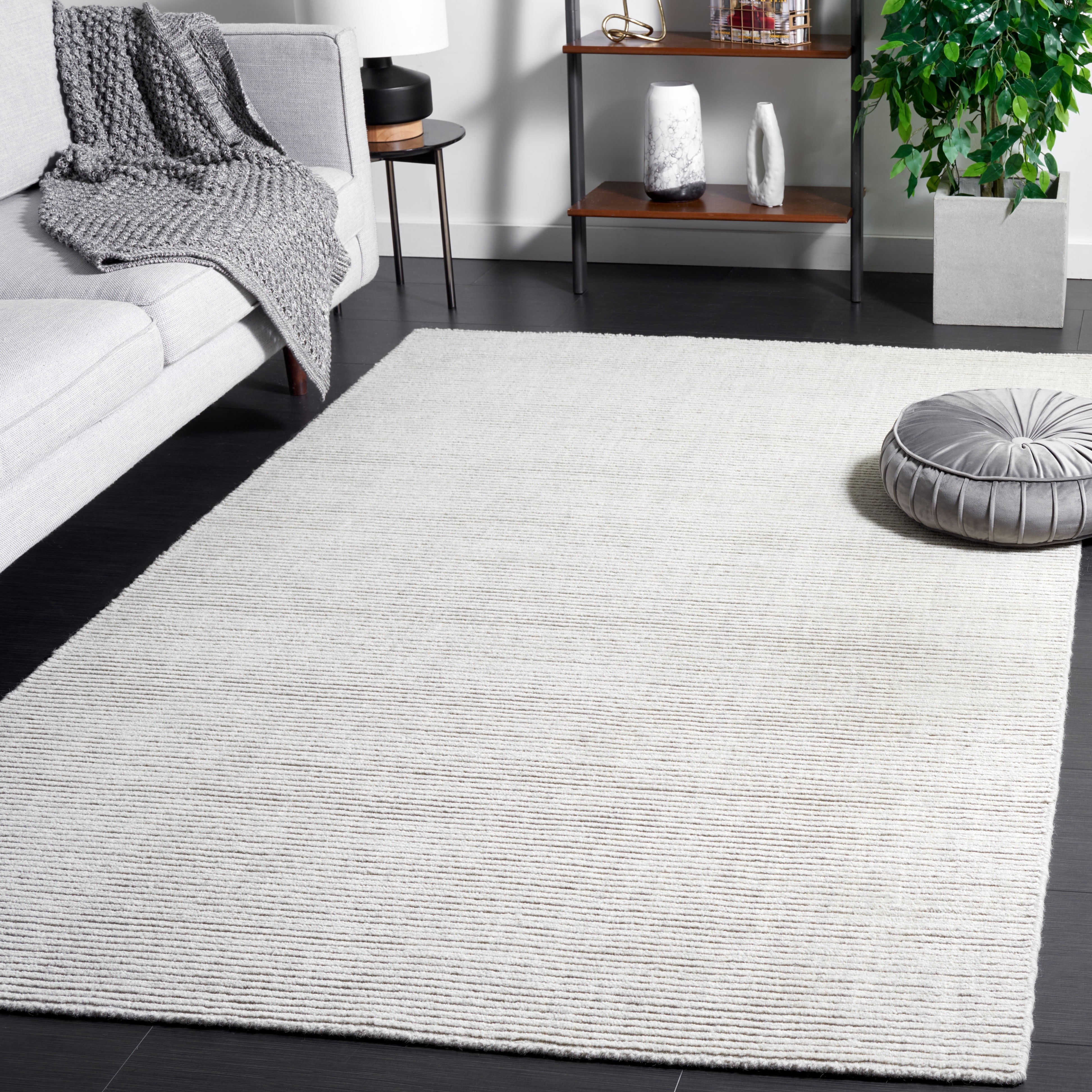 Safavieh Himalaya Hayden Solid Area Rug, Light Gray, 6' x 6' Square