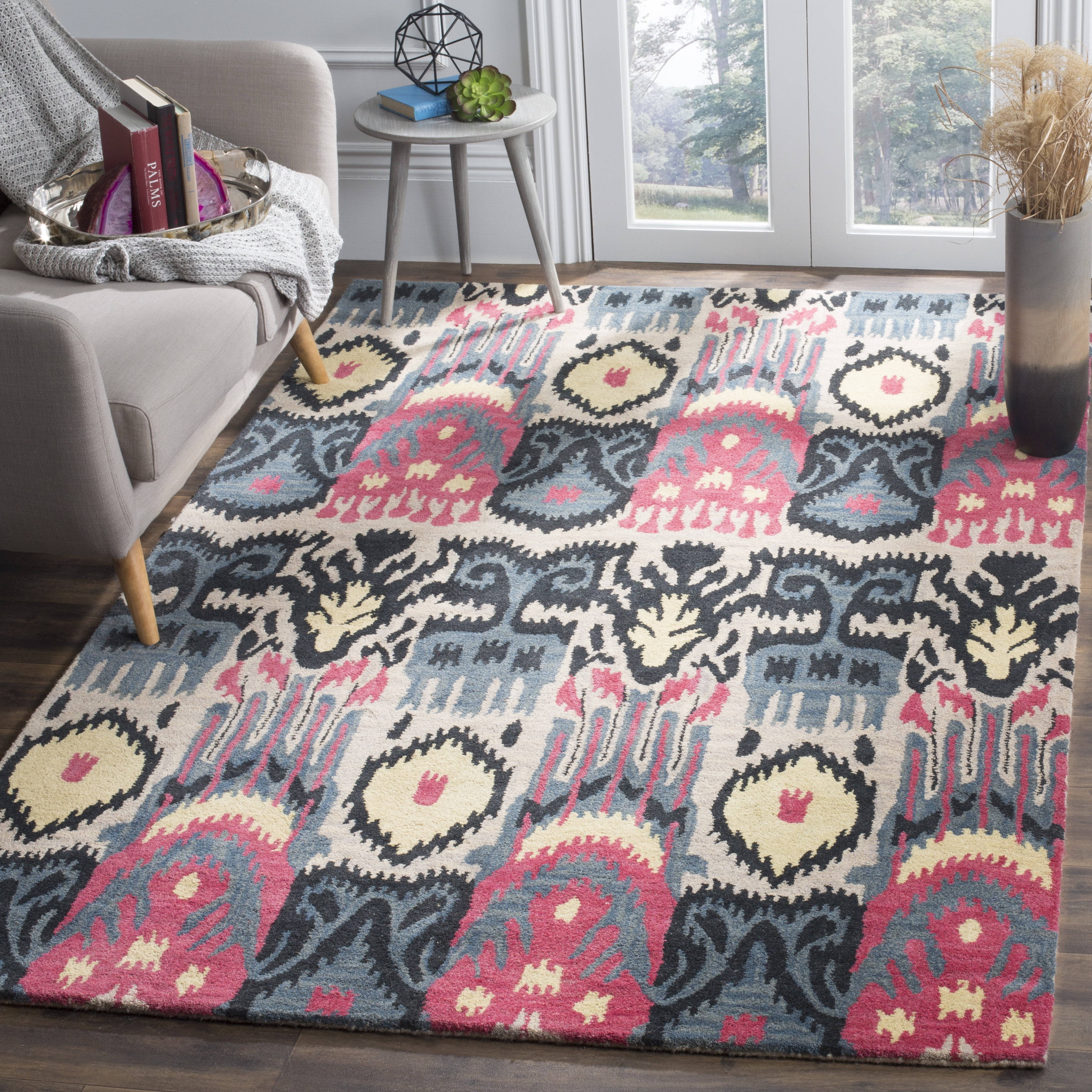Handmade Blue and Beige Wool Ikat 4' x 6' Area Rug