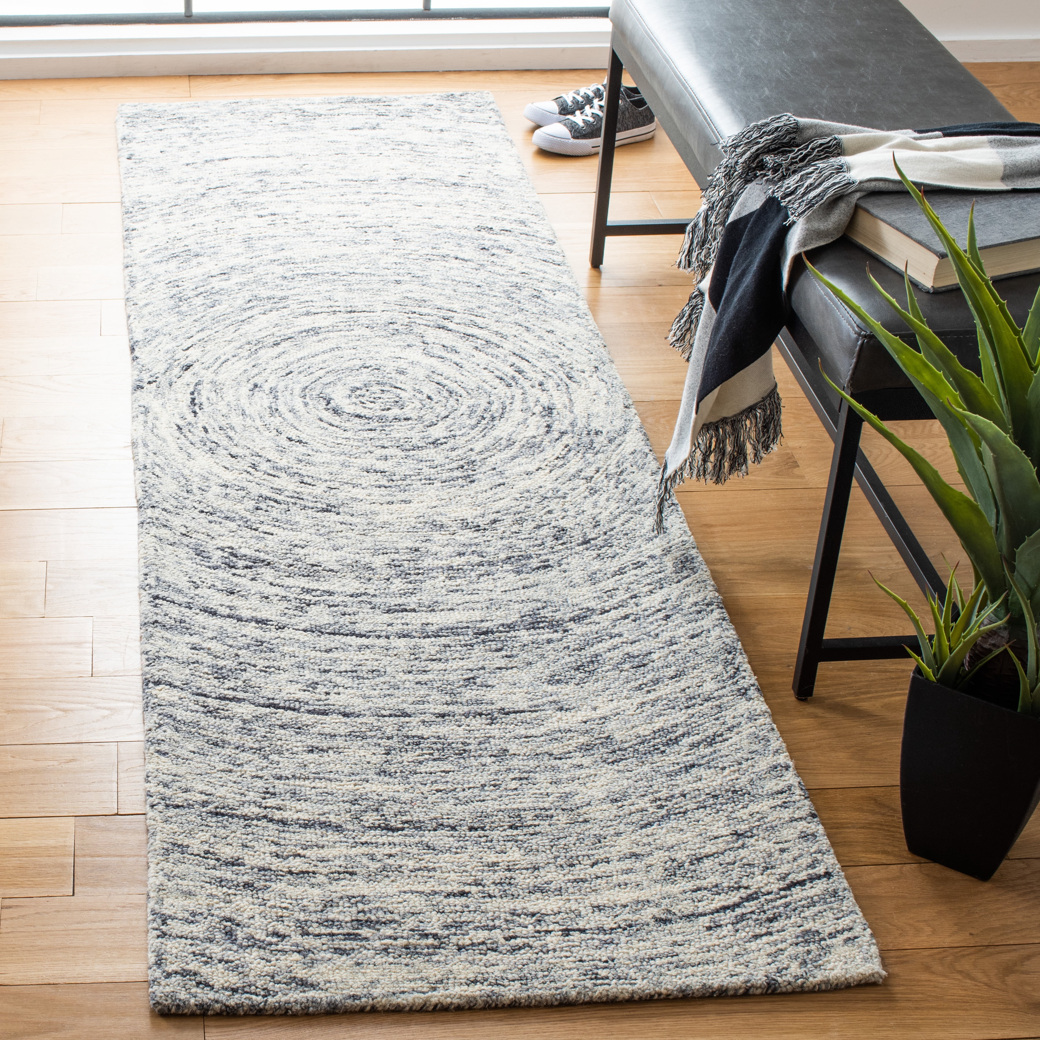 Safavieh Ikat Laura Geometric Wool Runner Rug, Silver/Gray, 2'3" x 8'
