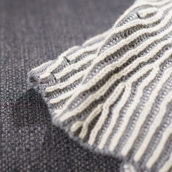 SAFAVIEH Kappa 50" x 60" Chevron Throw, Grey/White
