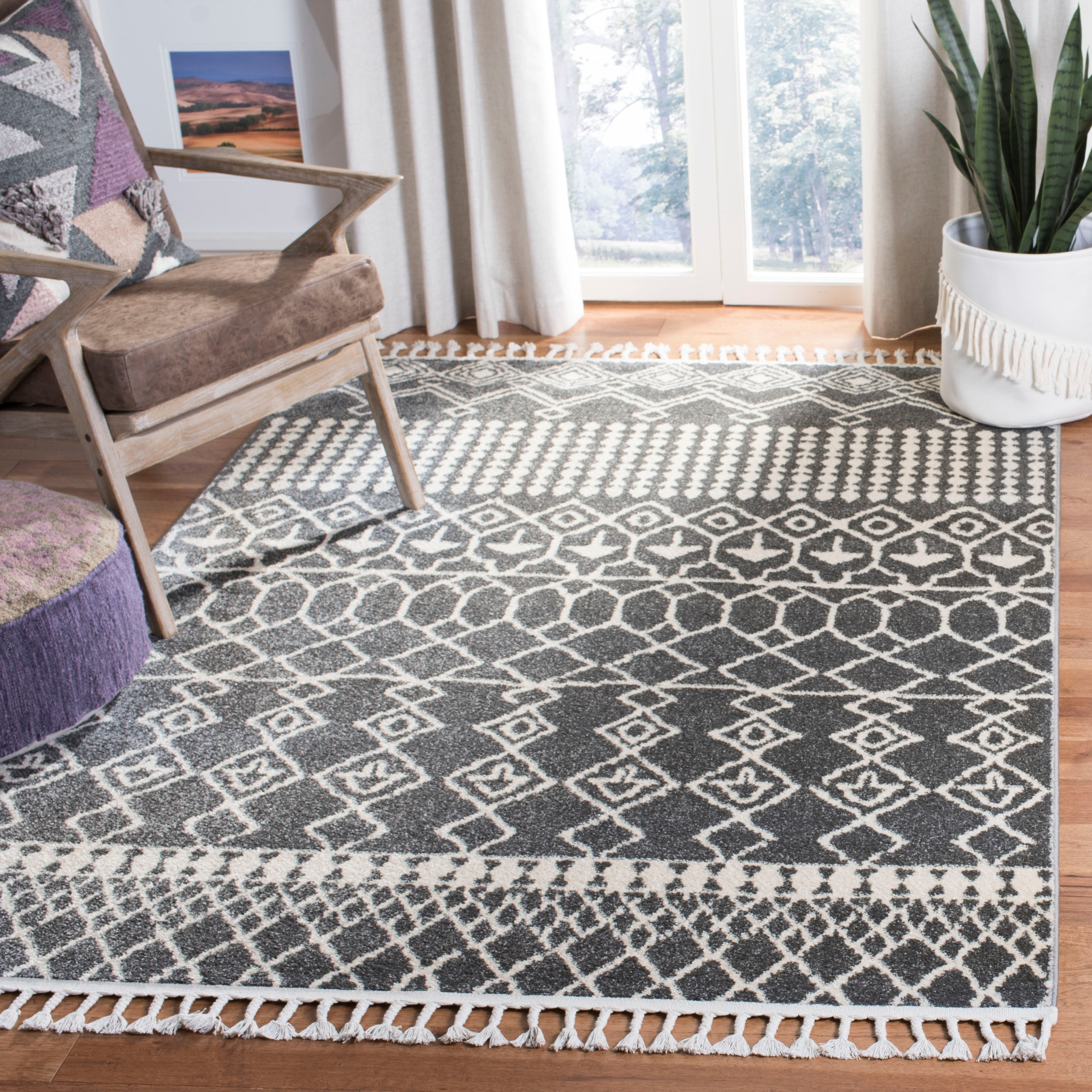 Grey and Ivory Geometric Tufted Cotton Area Rug, 4' x 6'