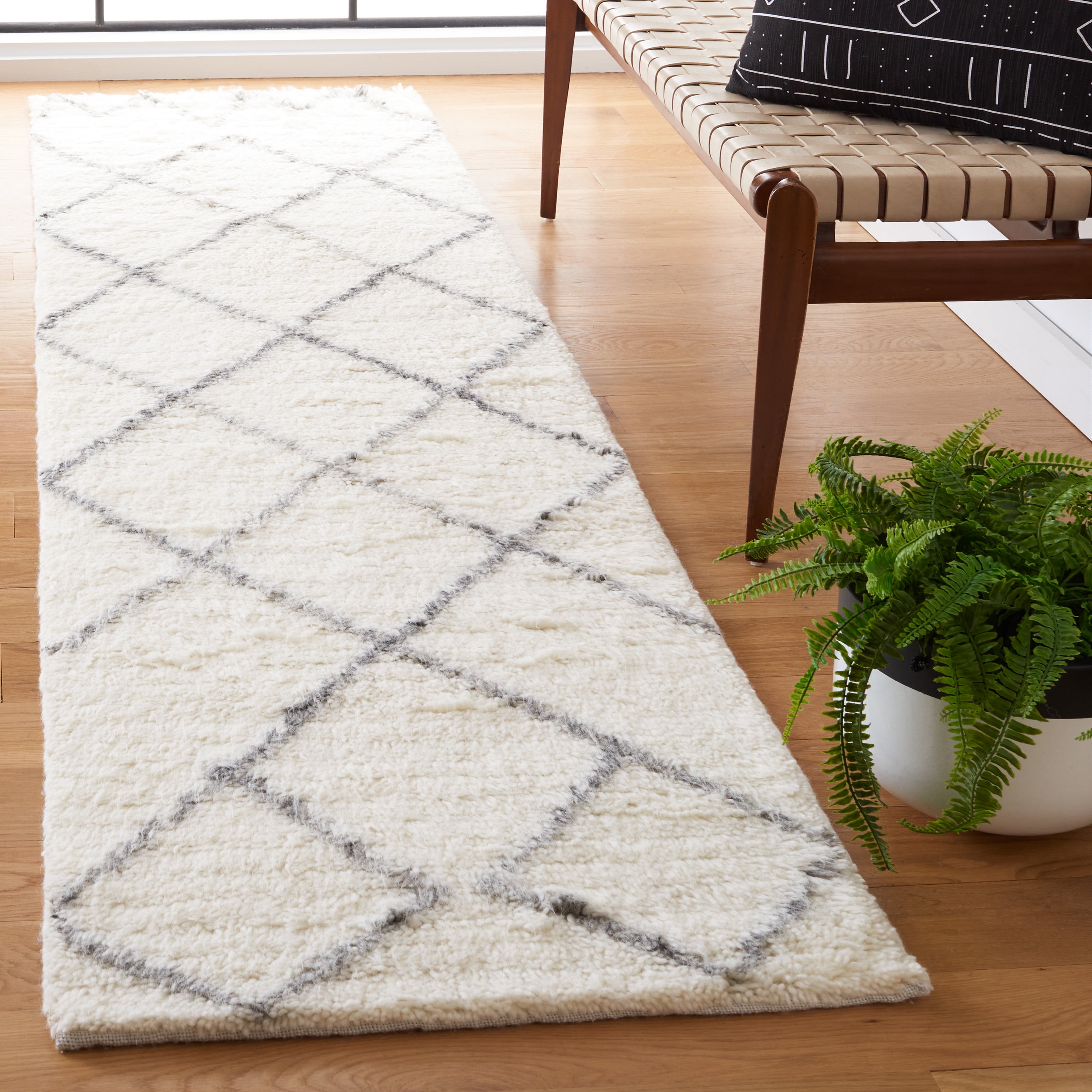 Safavieh Kenya Marnie Diamond Runner Rug, Ivory/Gray, 2'3" x 9'
