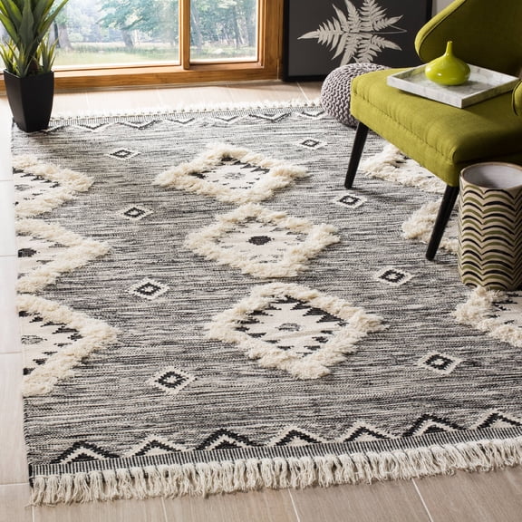 SAFAVIEH Kenya Pierce Geometric Diamonds Fringe Area Rug, Black/Ivory, 4' x 6'