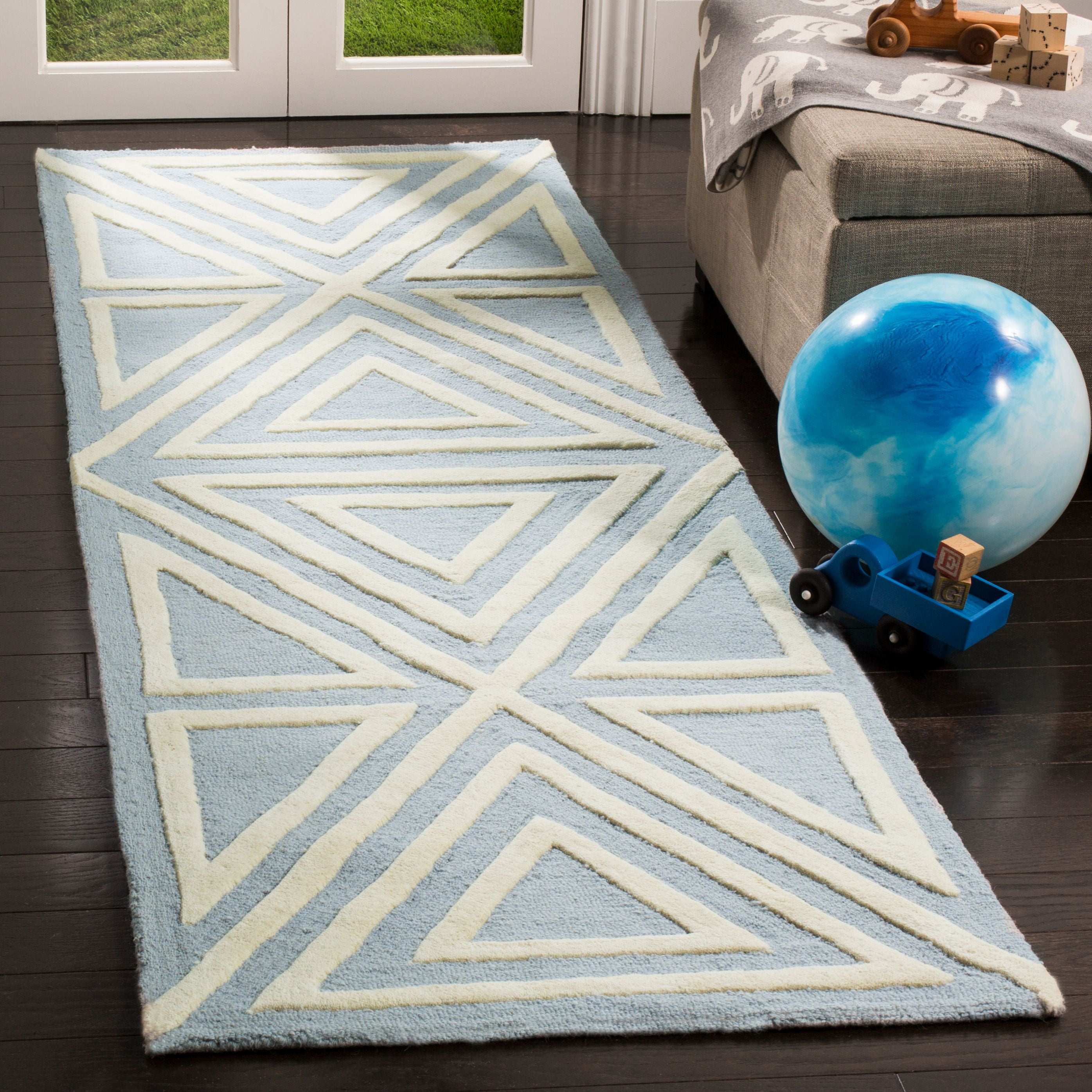 SAFAVIEH Kids Triangle Shapes Wool Runner Rug, Blue/Ivory, 2'6" x 8'