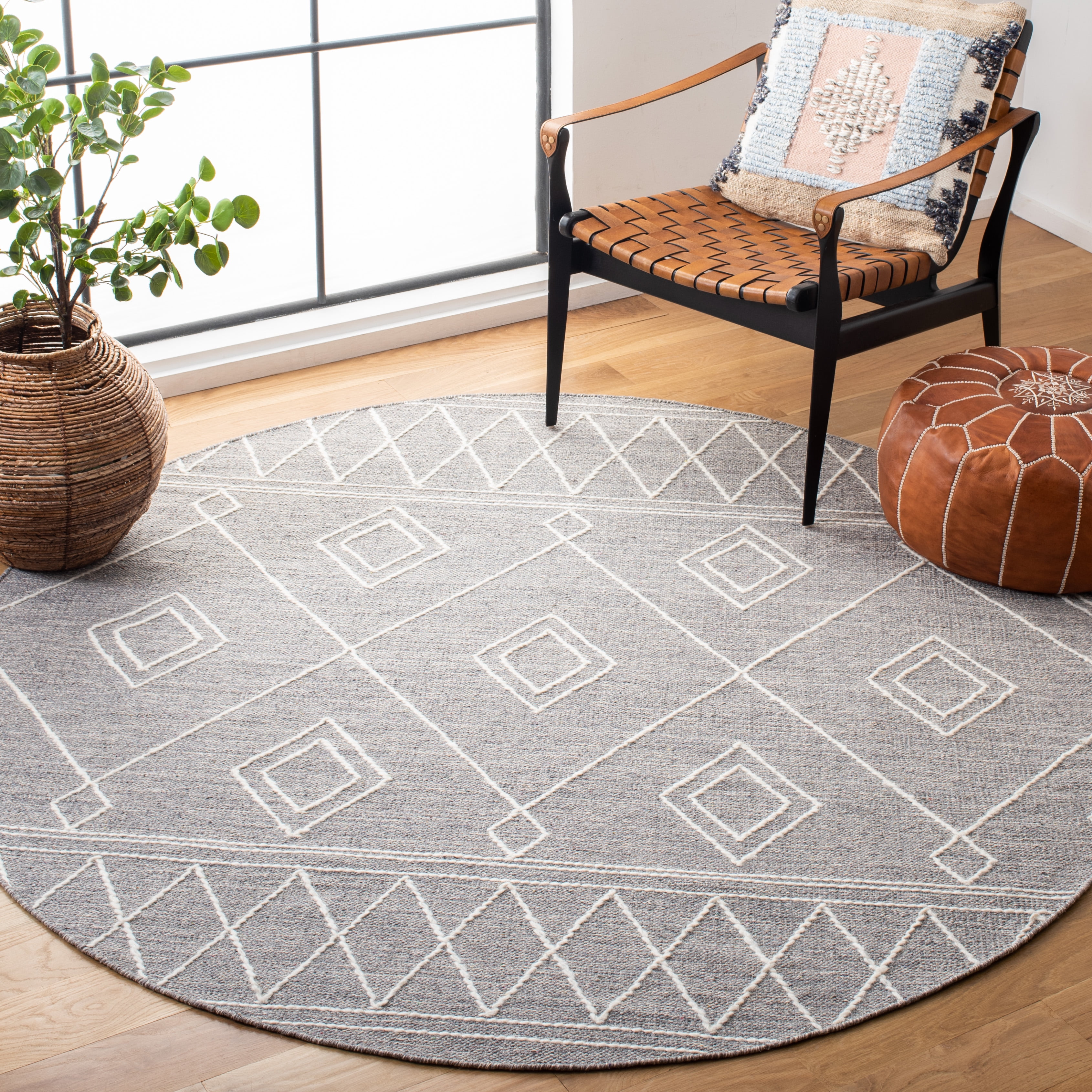 Safavieh Kilim Chloe Tribal Area Rug, Gray/Ivory, 6' x 6' Round