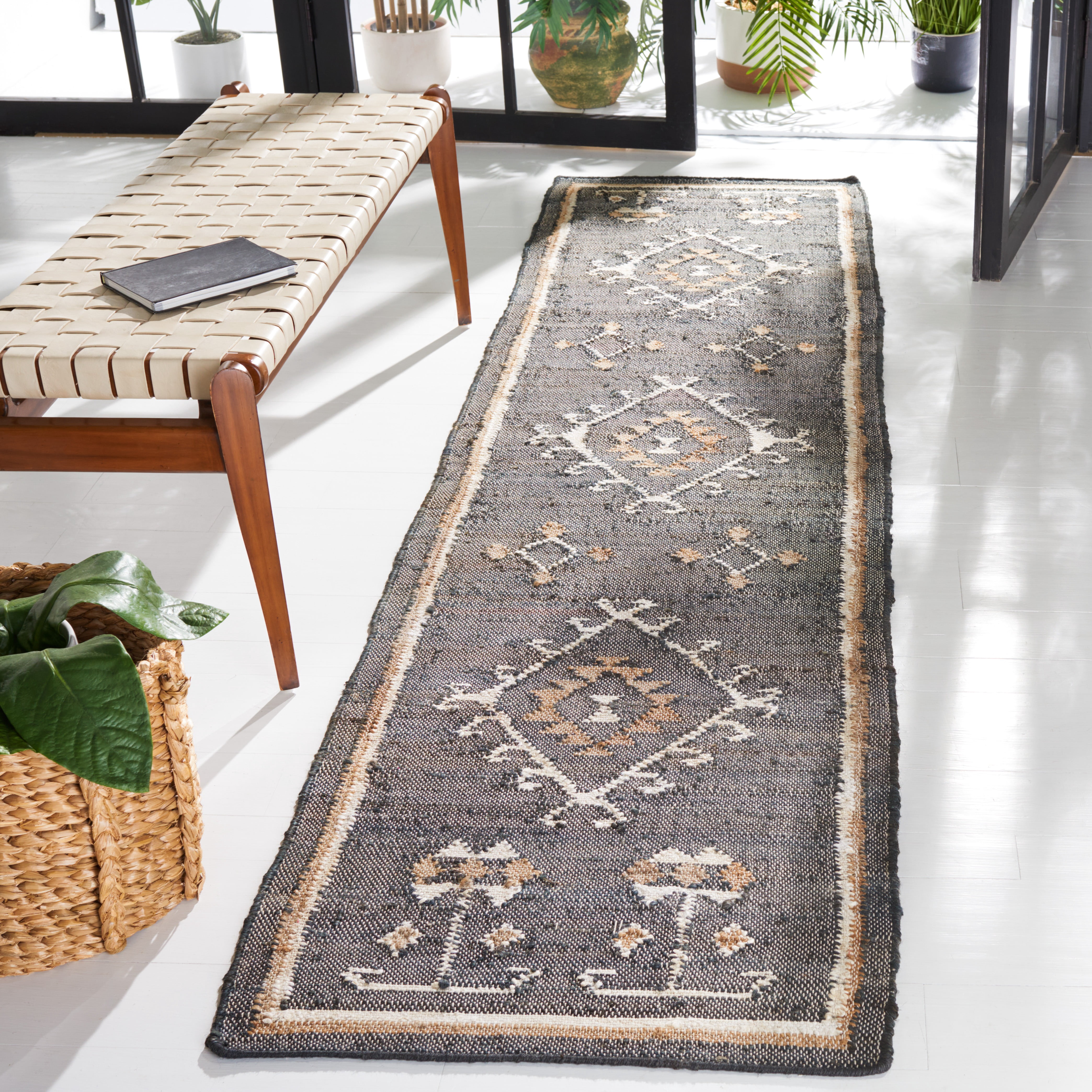 Safavieh Kilim Lisette Tribal Runner Rug, Black/Ivory, 2'3" x 17'