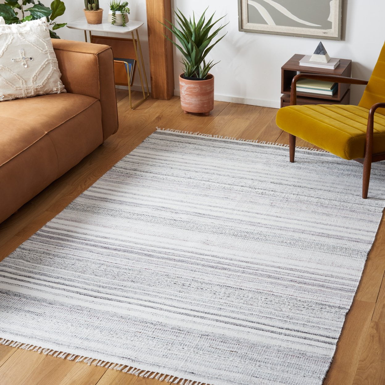 SAFAVIEH Kilim Mckayla Striped Polyester Area Rug, Ivory/Light Grey, 5' x 8'