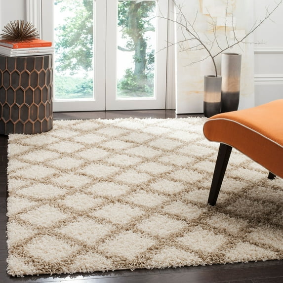 SAFAVIEH Layla Geometric Plush Shag Area Rug, Ivory/Beige, 4' x 6'