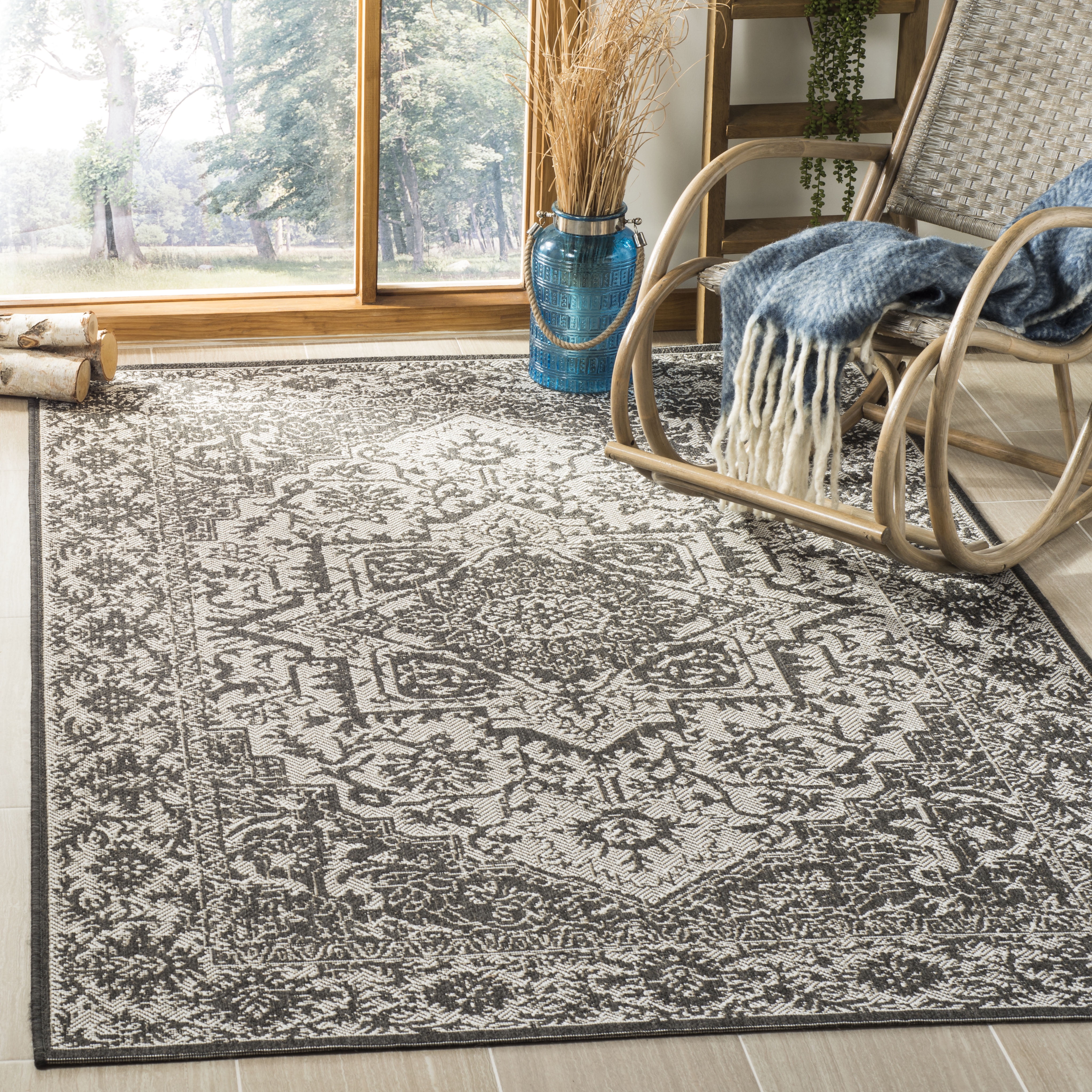 SAFAVIEH Linden Dania Traditional Area Rug, Light Grey/Charcoal, 5'1" x 7'6"