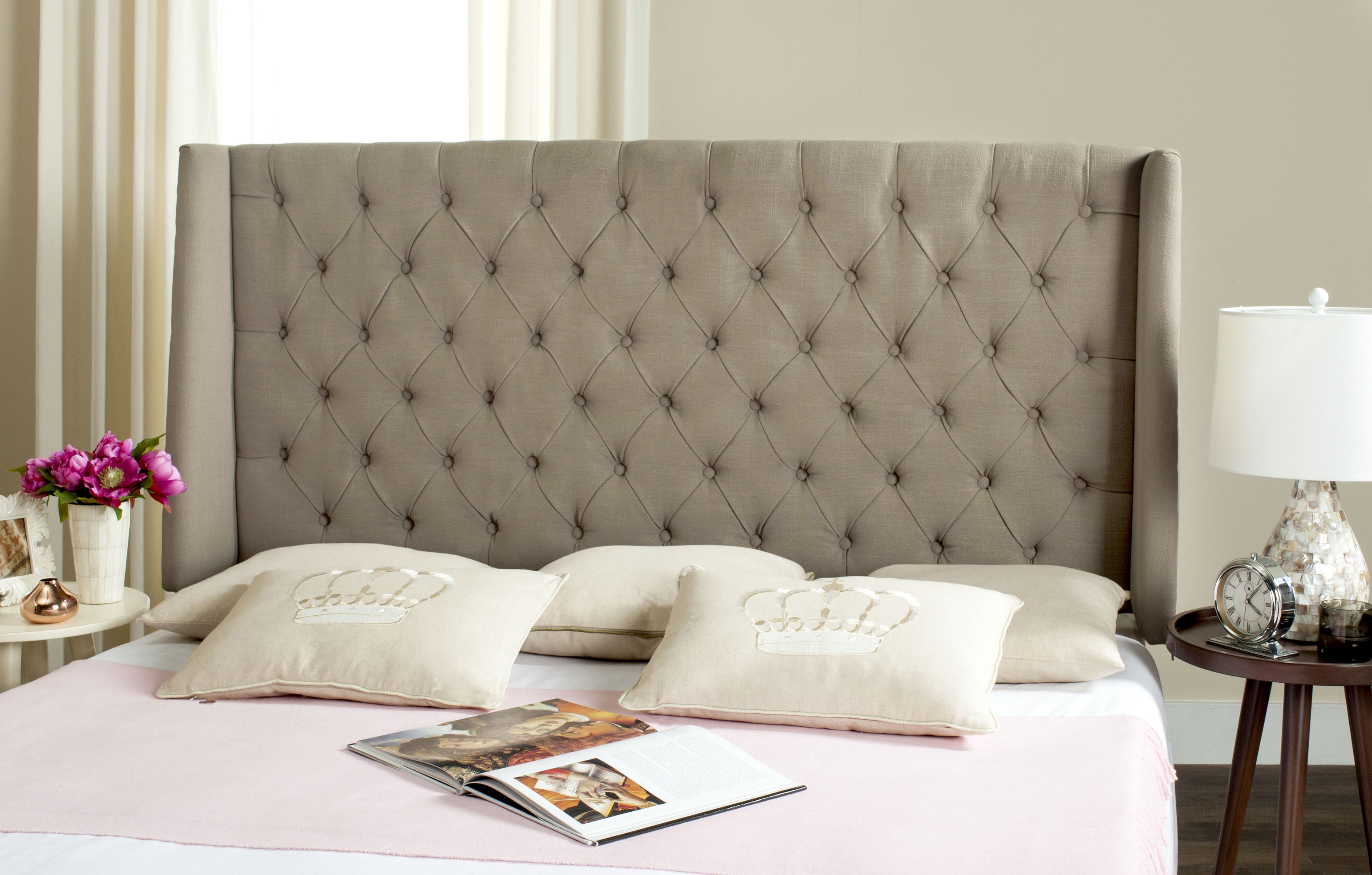 SAFAVIEH London Retro Winged Tufted Headboard with Flat Nail Heads