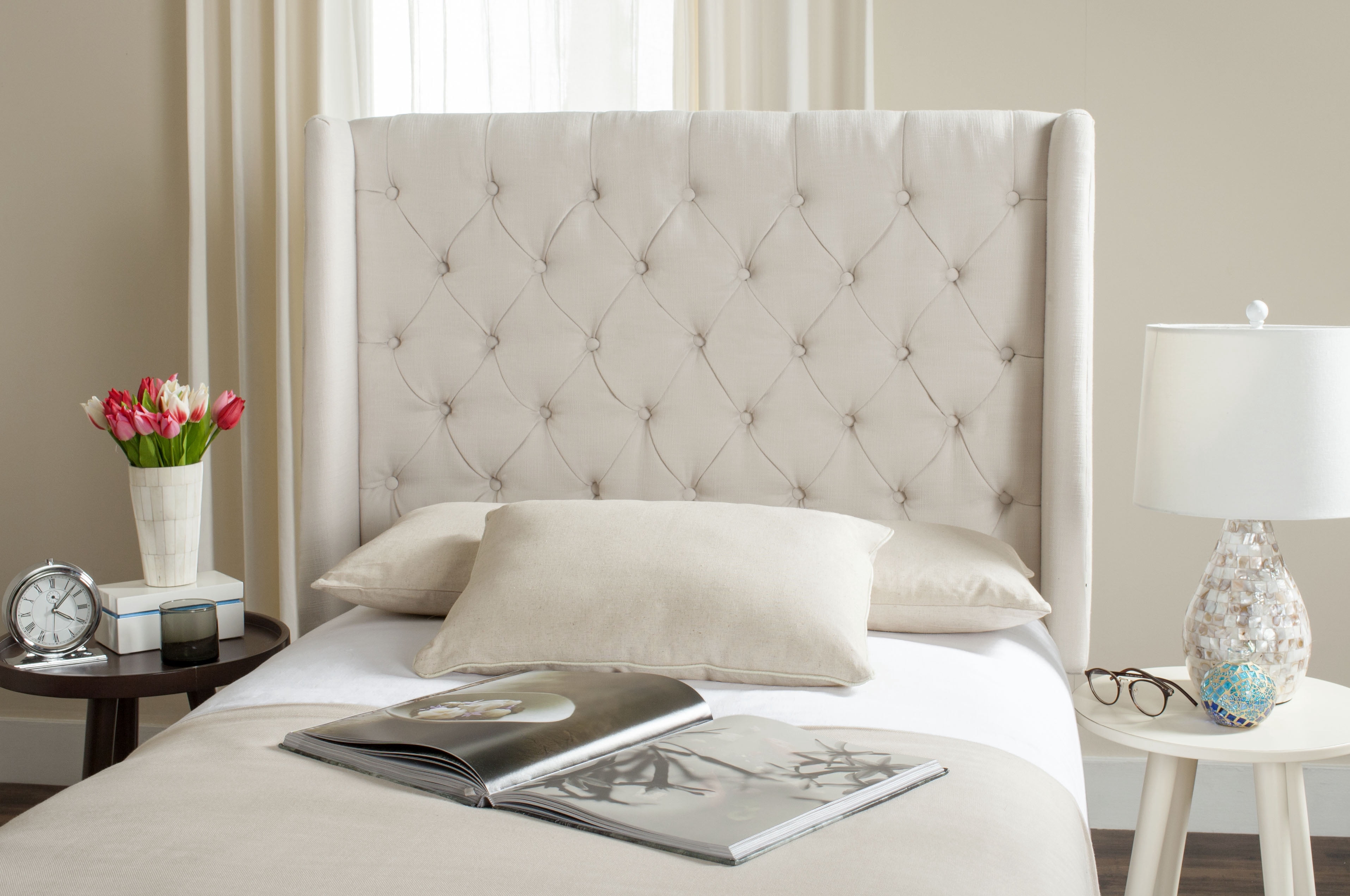 SAFAVIEH London Retro Winged Tufted Headboard with Flat Nail Heads, Twin, Cream