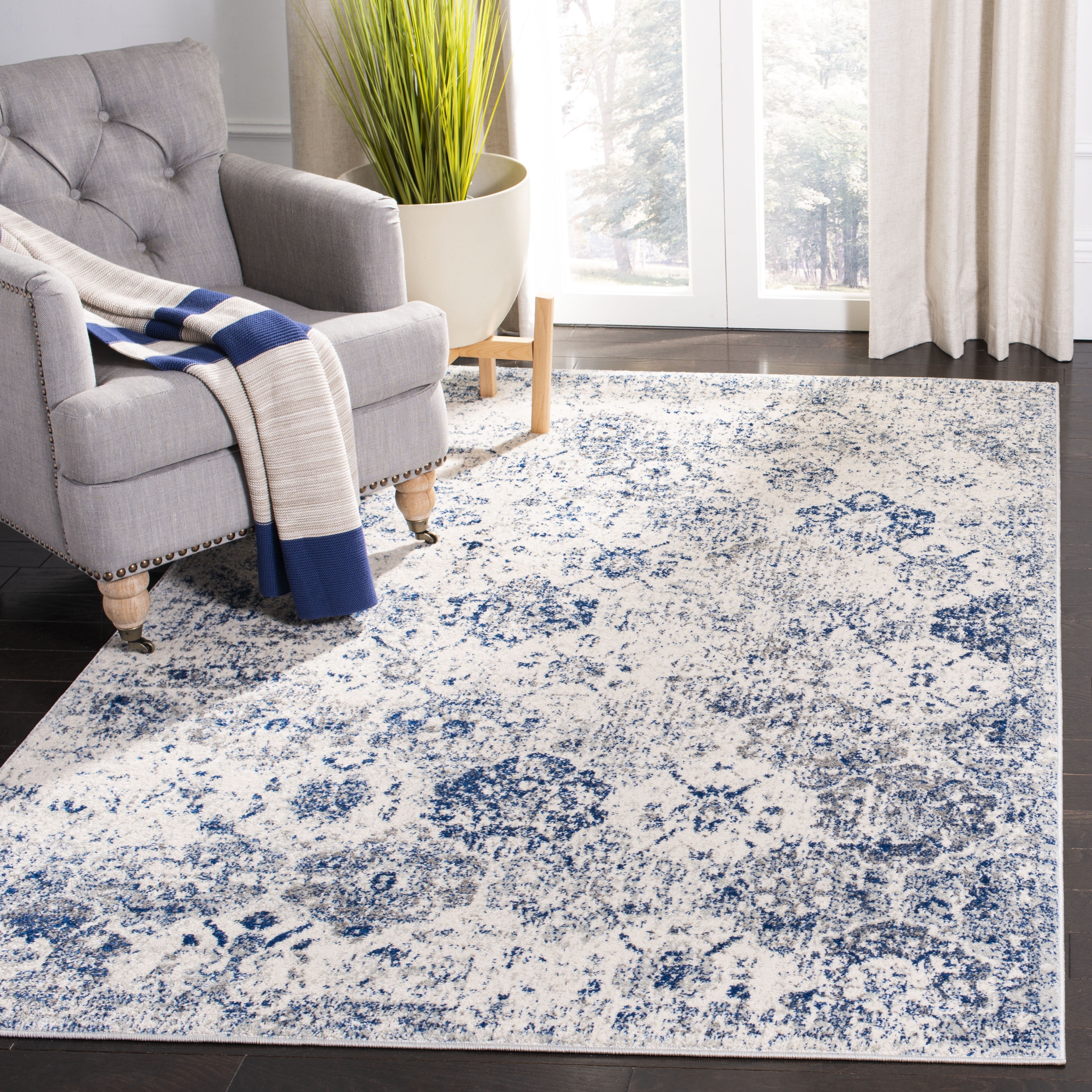 SAFAVIEH Accent Rug 3x5 - Madison Collection - Transitional Modern Design, White & Royal Blue, Non-Shedding & Easy Cleaning, Ideal for Living Room, Bedroom, Dining Space, Entryway, Bathroom (MAD611C)