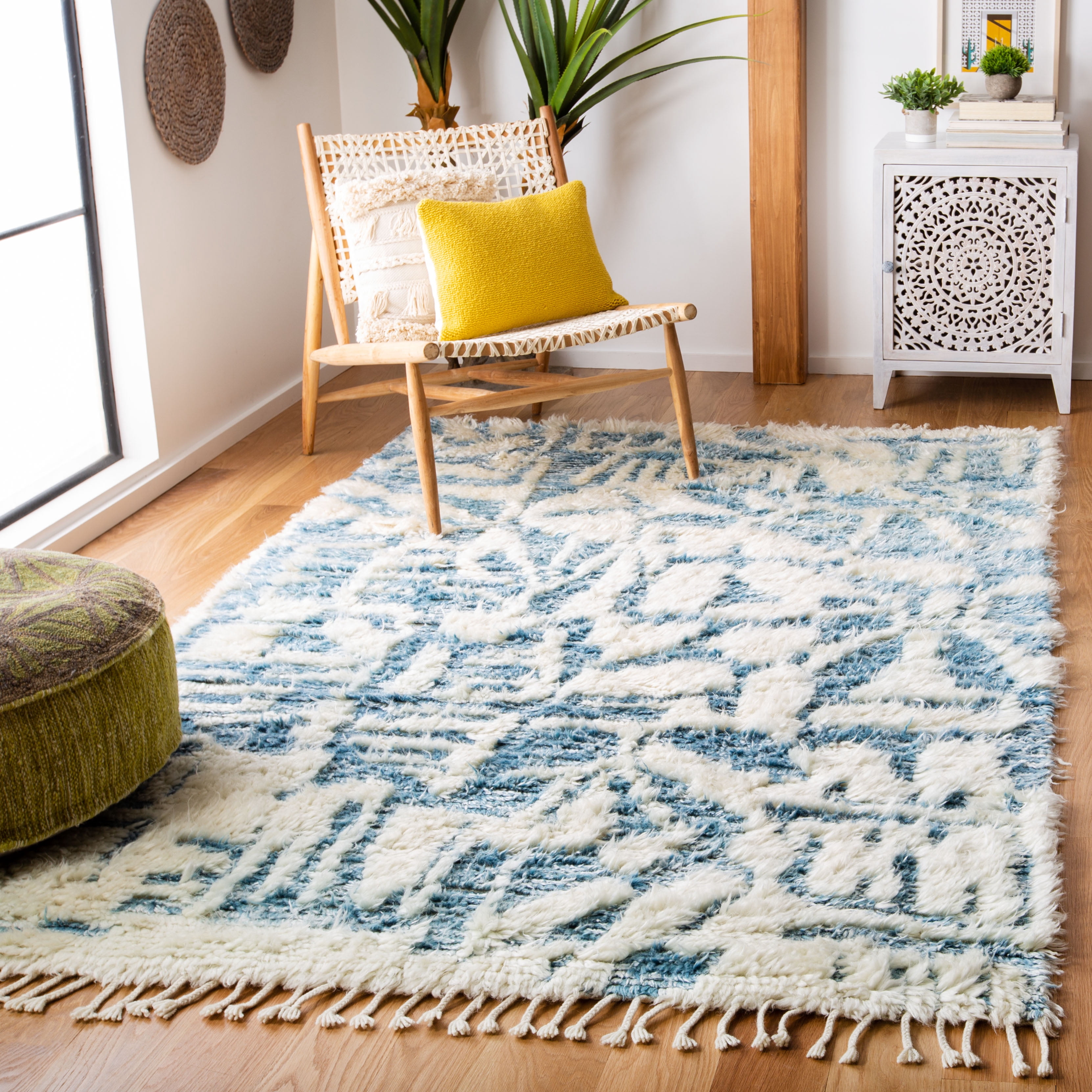 Safavieh Manhattan Eamon Abstract Area Rug, Ivory/Blue, 8' x 10'