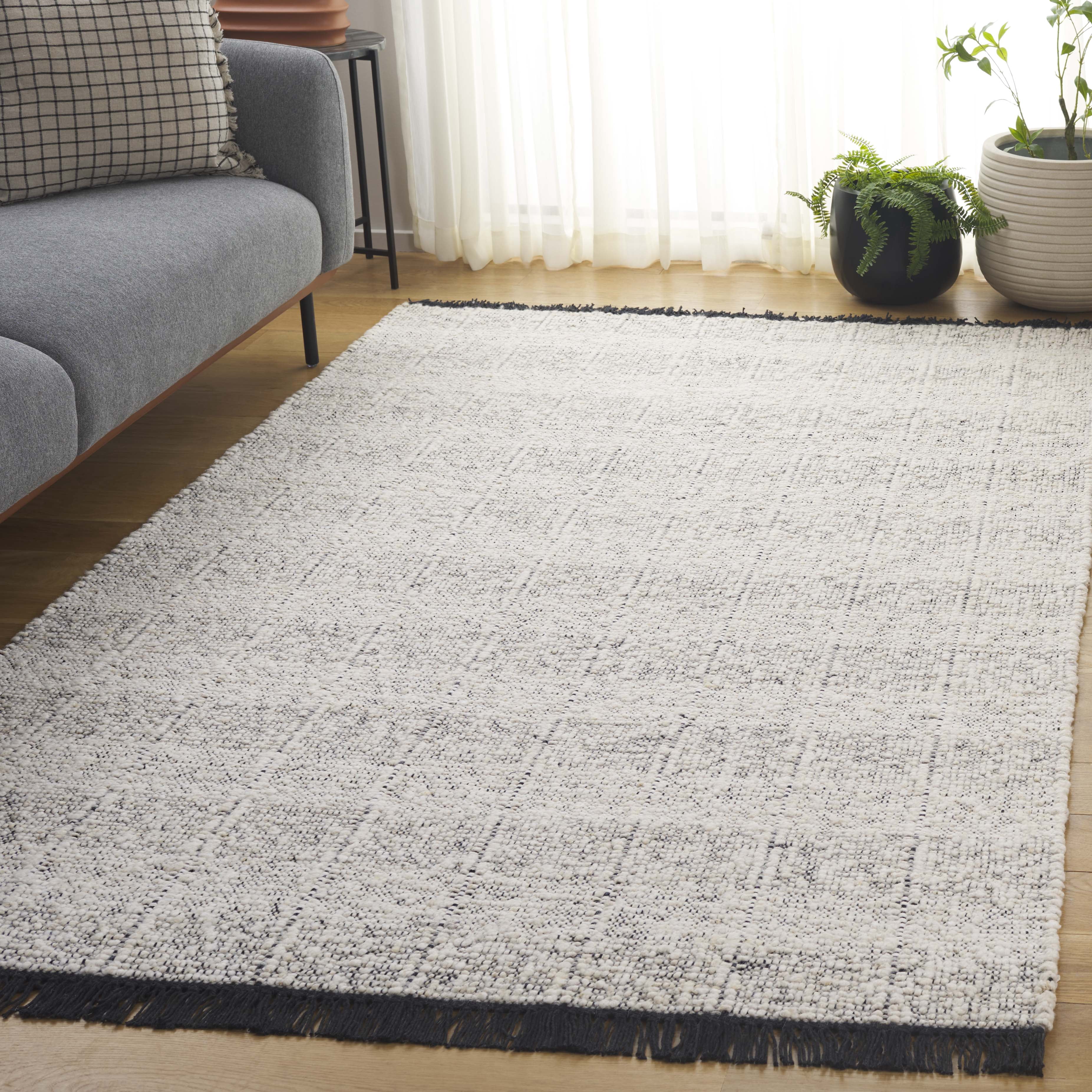 Safavieh Manhattan Galena Distressed Area Rug, Ivory/Black, 9' x 12'