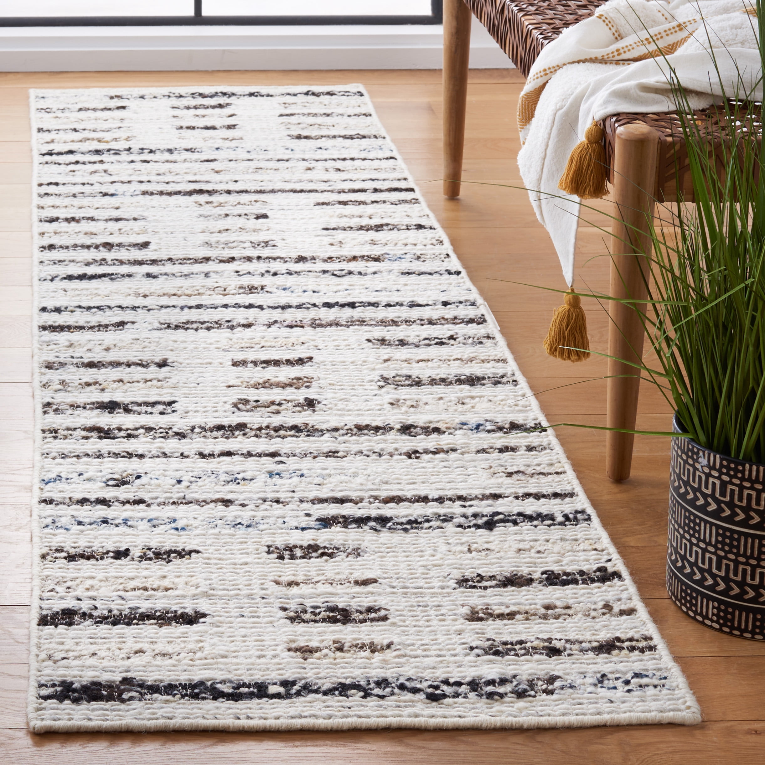 Safavieh Manhattan Ronald Geometric Runner Rug, Ivory/Dark Brown, 2'3" x 8'