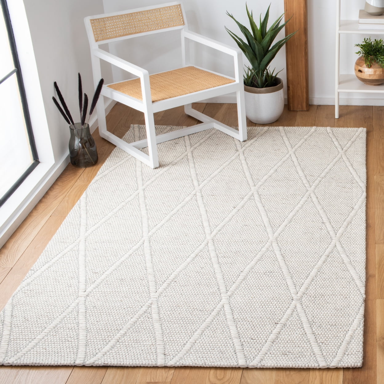 SAFAVIEH Marbella Aditi Diamond Runner Rug, Ivory, 2'3" x 8'