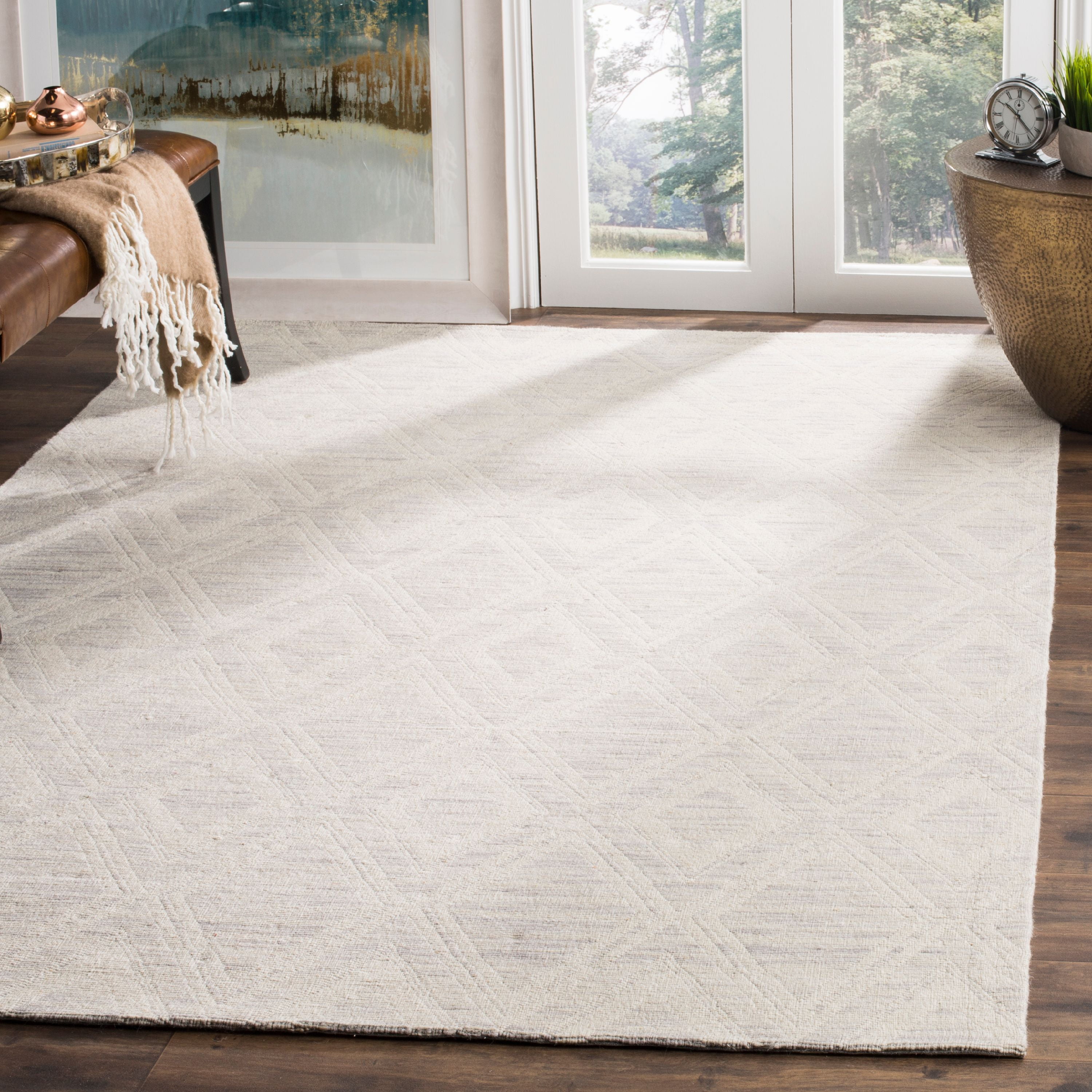 SAFAVIEH Marbella Alicia Geometric Diamonds Wool Area Rug, Silver/Ivory, 6' x 6' Square