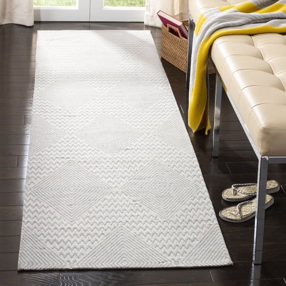 SAFAVIEH Marbella Aylen Geometric Runner Rug, Silver/Ivory, 2'3" x 8'