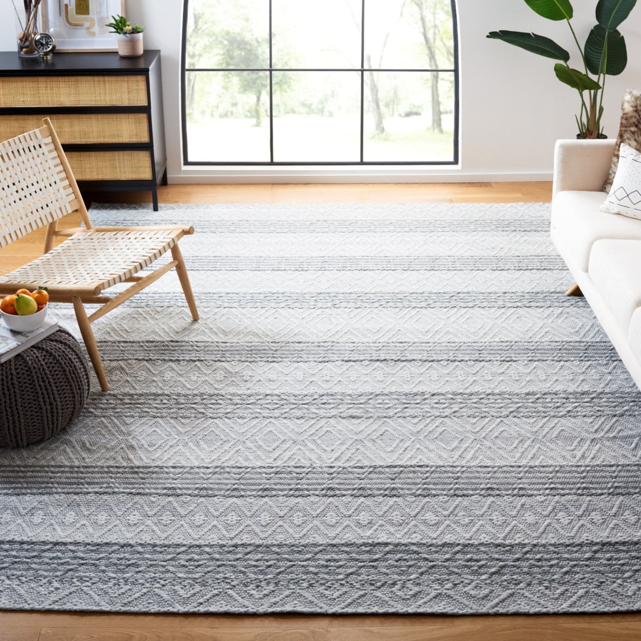 SAFAVIEH Marbella Fisher Striped Area Rug, Ivory/Grey, 4' x 6'