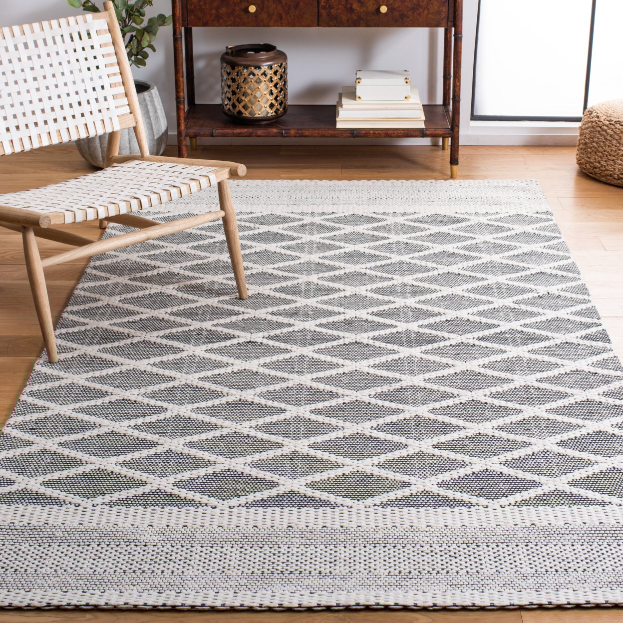 Marbella Black and Ivory Hand Woven Wool Area Rug