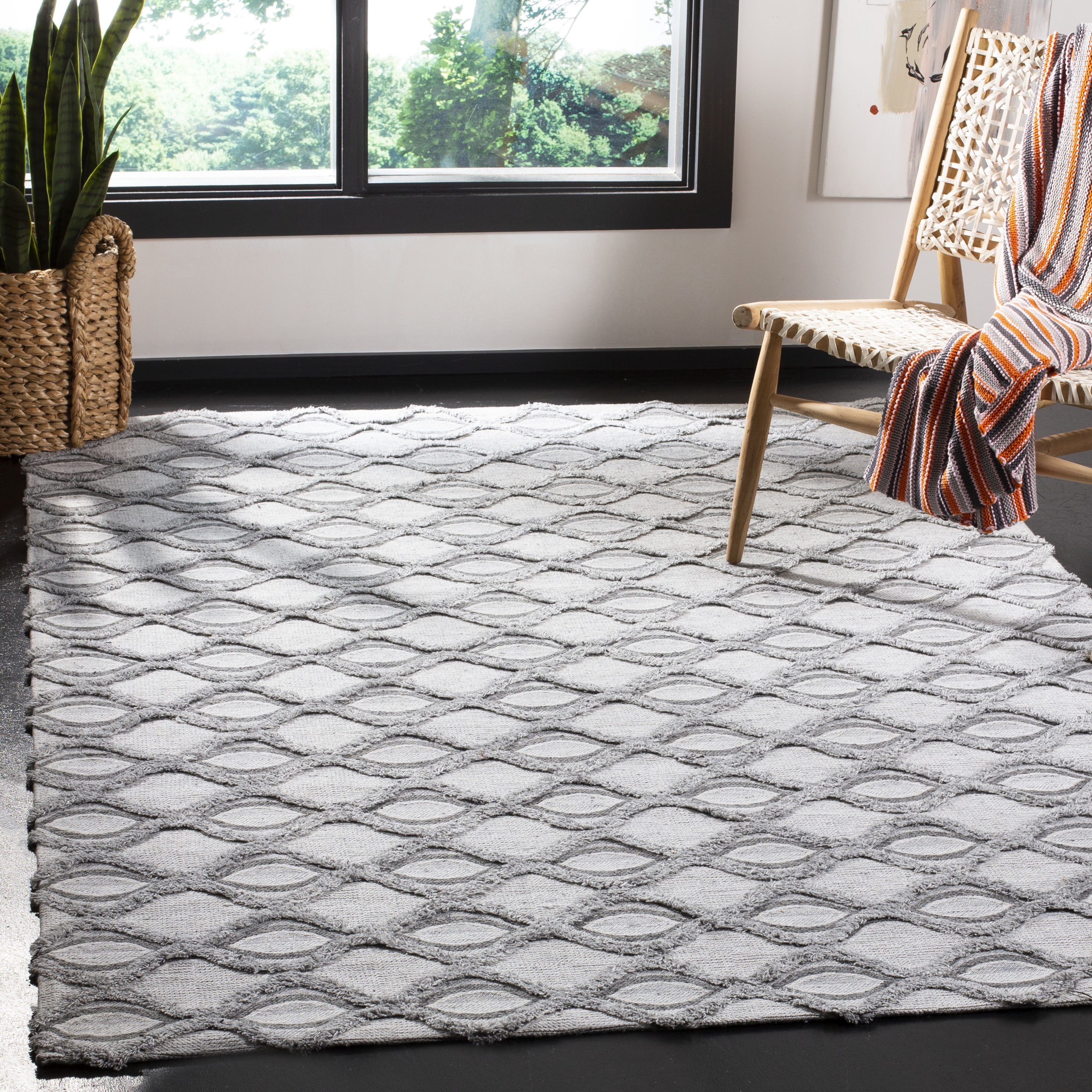 SAFAVIEH Marbella Melody Geometric Trellis Area Rug, Grey/Charcoal, 4' x 6'