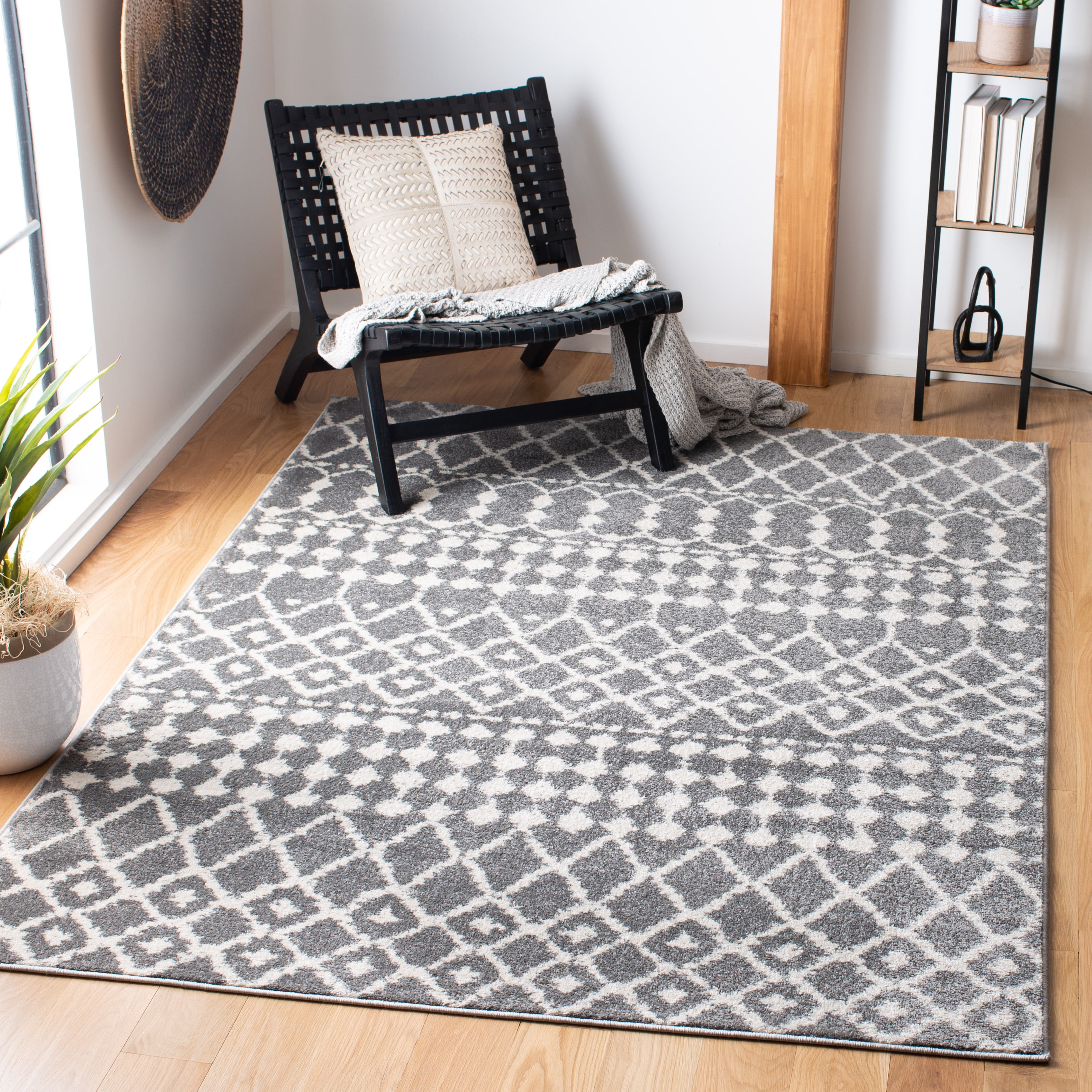 Mercer Geometric Gray Synthetic 4' x 6' Easy-Care Area Rug