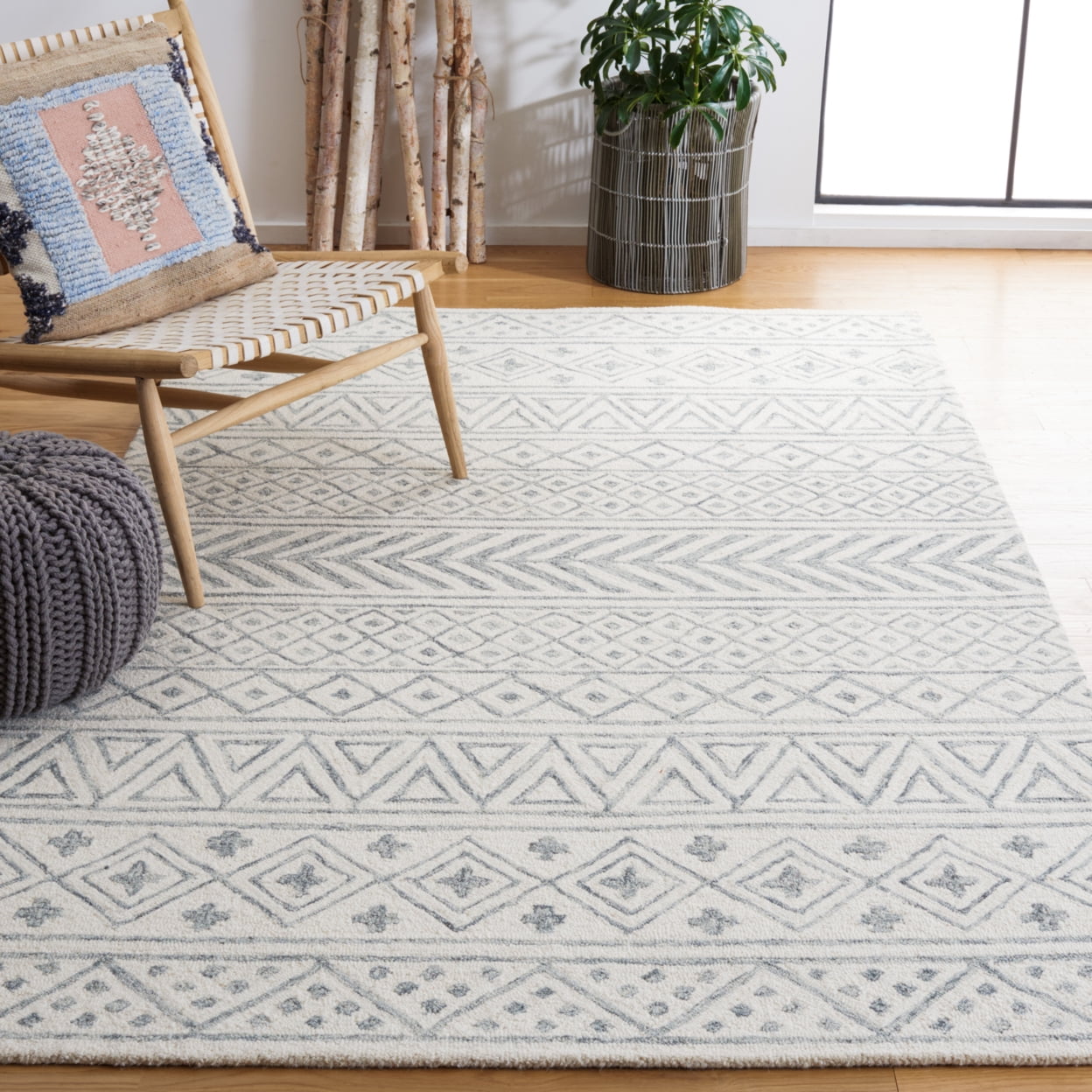 SAFAVIEH Metro Beaumont Southwestern Area Rug, Ivory/Grey, 4' x 6'