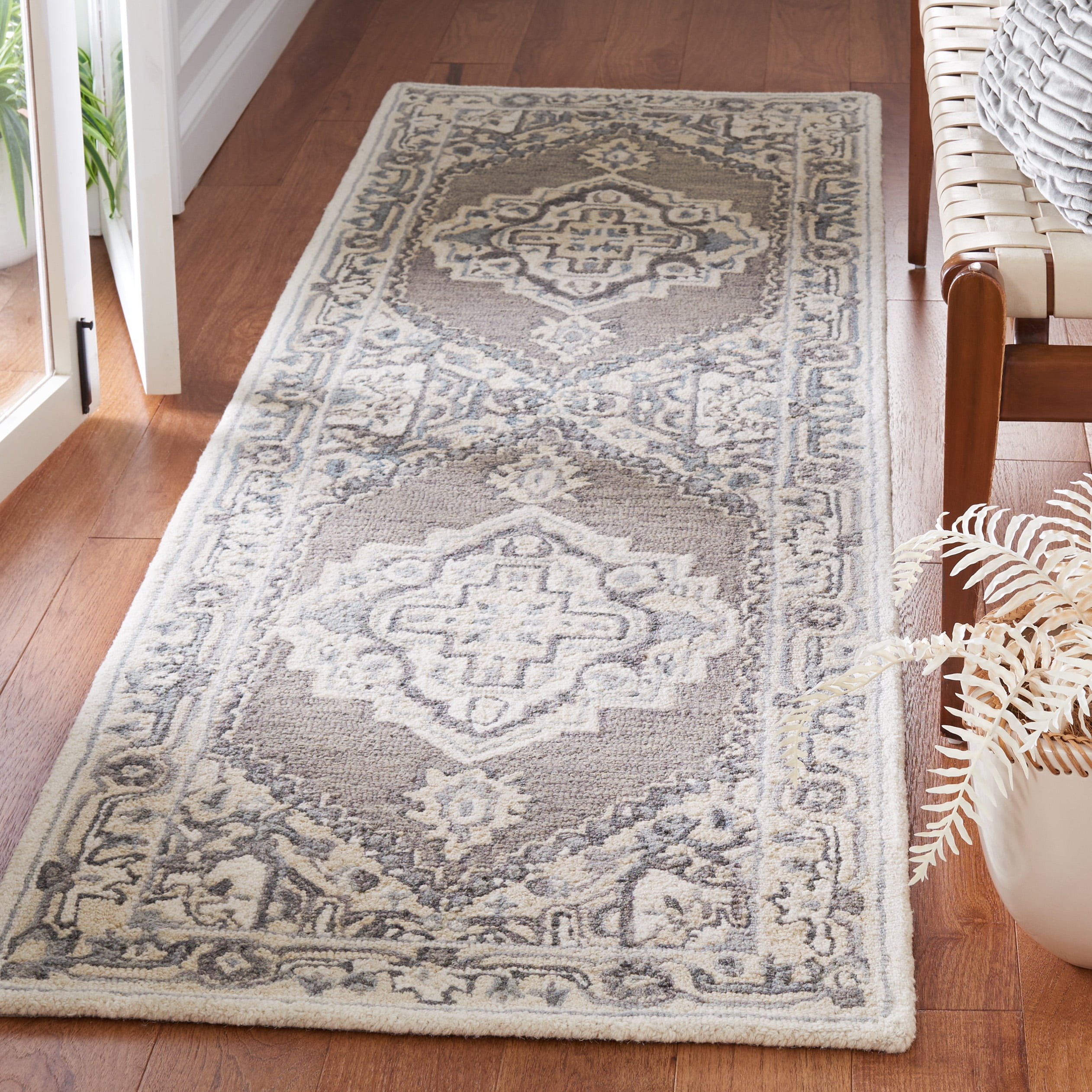 Safavieh Metro Bevis Medallion Runner Rug, Gray/Ivory, 2'3" x 8'