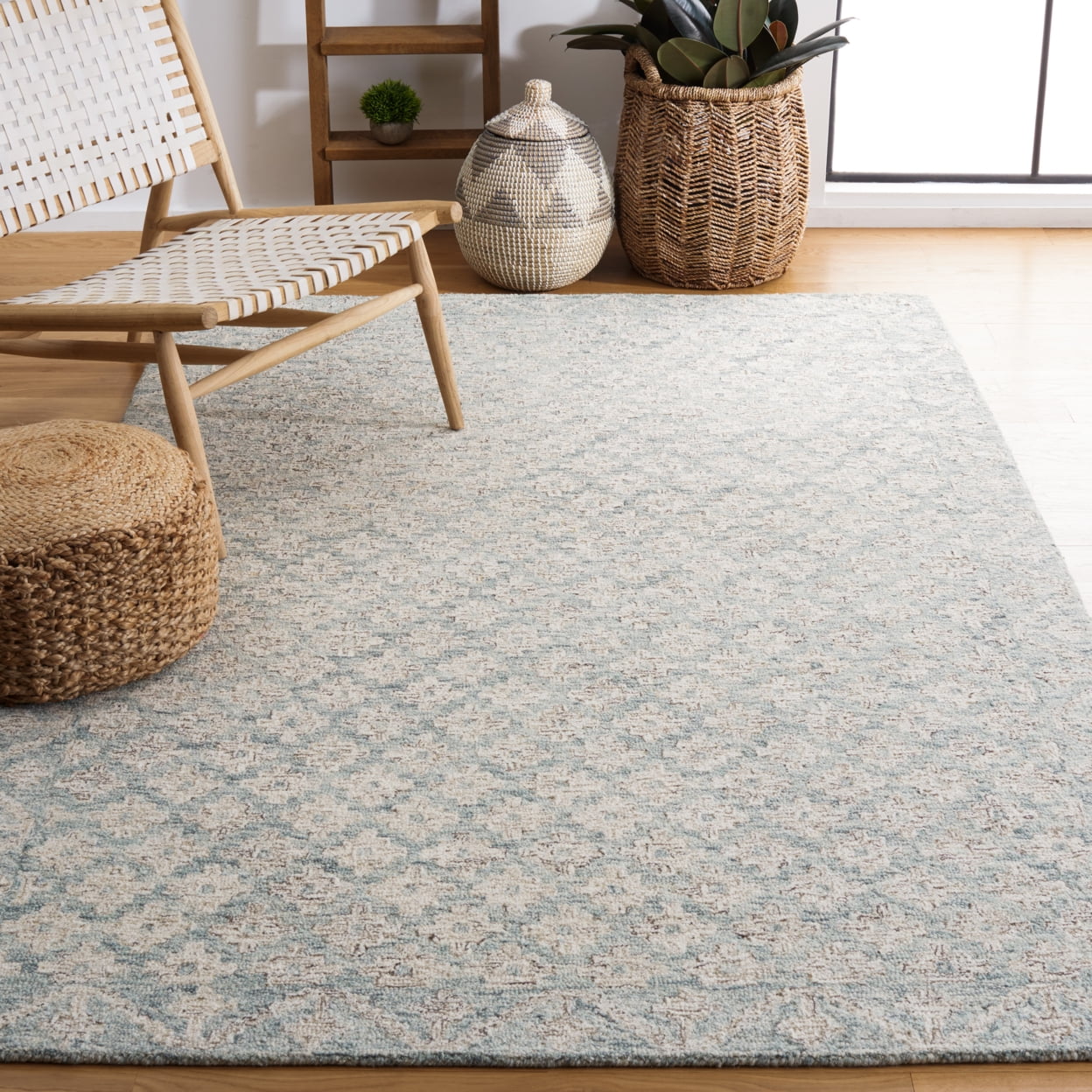 SAFAVIEH Metro Frigg Floral Area Rug, Ivory/Light Blue, 4' x 6'