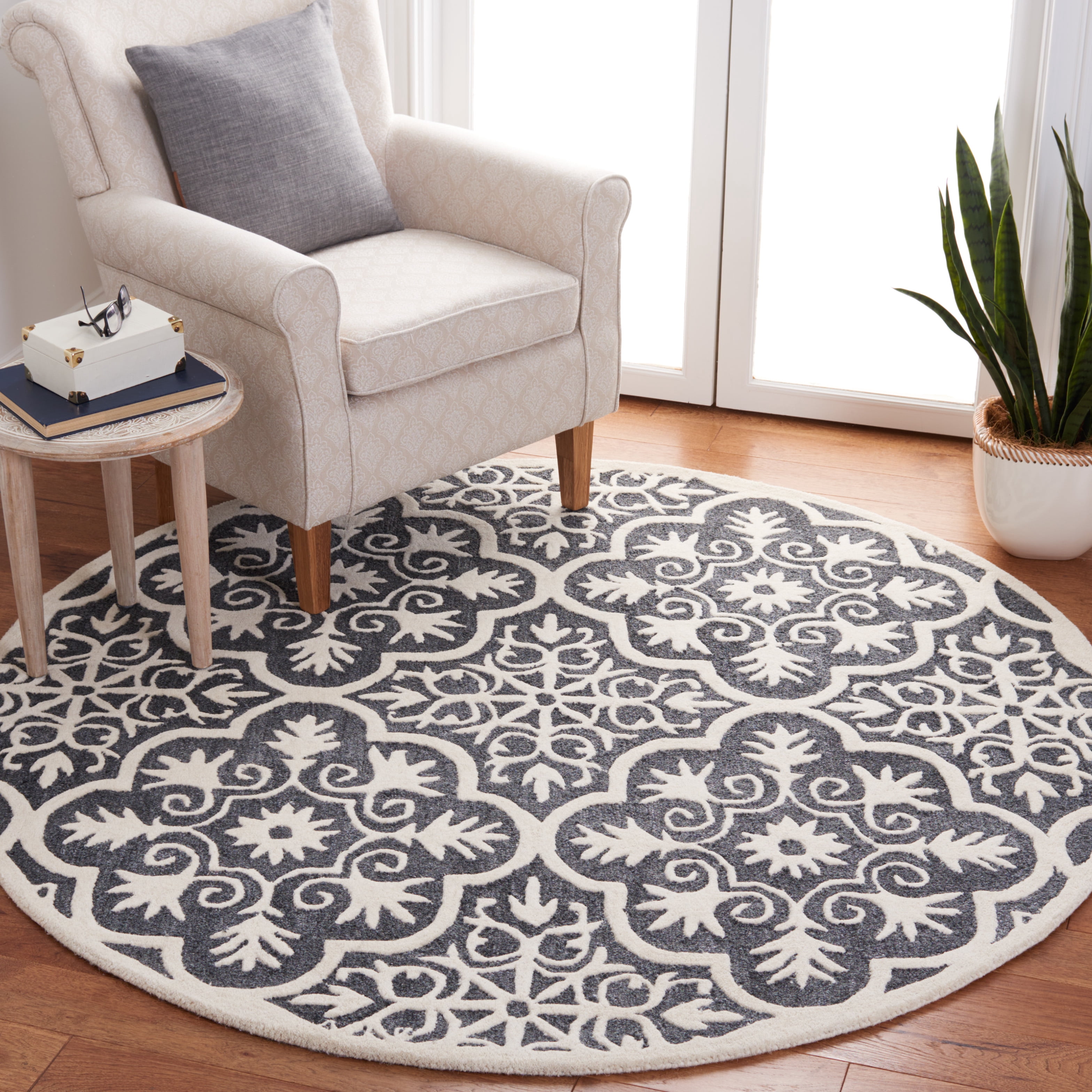 Safavieh Metro Phipp Medallion Area Rug, Black/Ivory, 6' x 6' Round