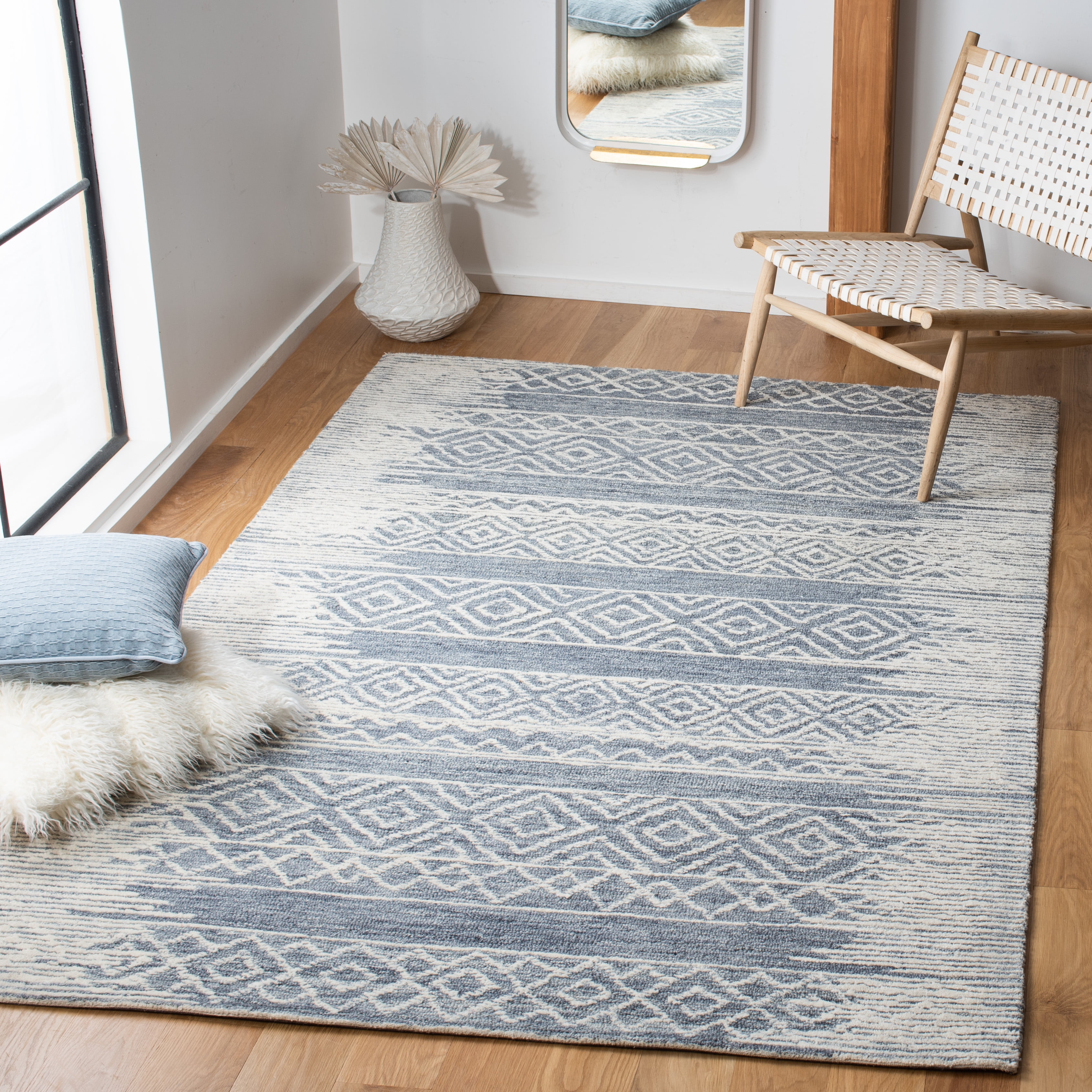 Safavieh Metro Rae Striped Area Rug, Natural/Blue, 4' x 6'