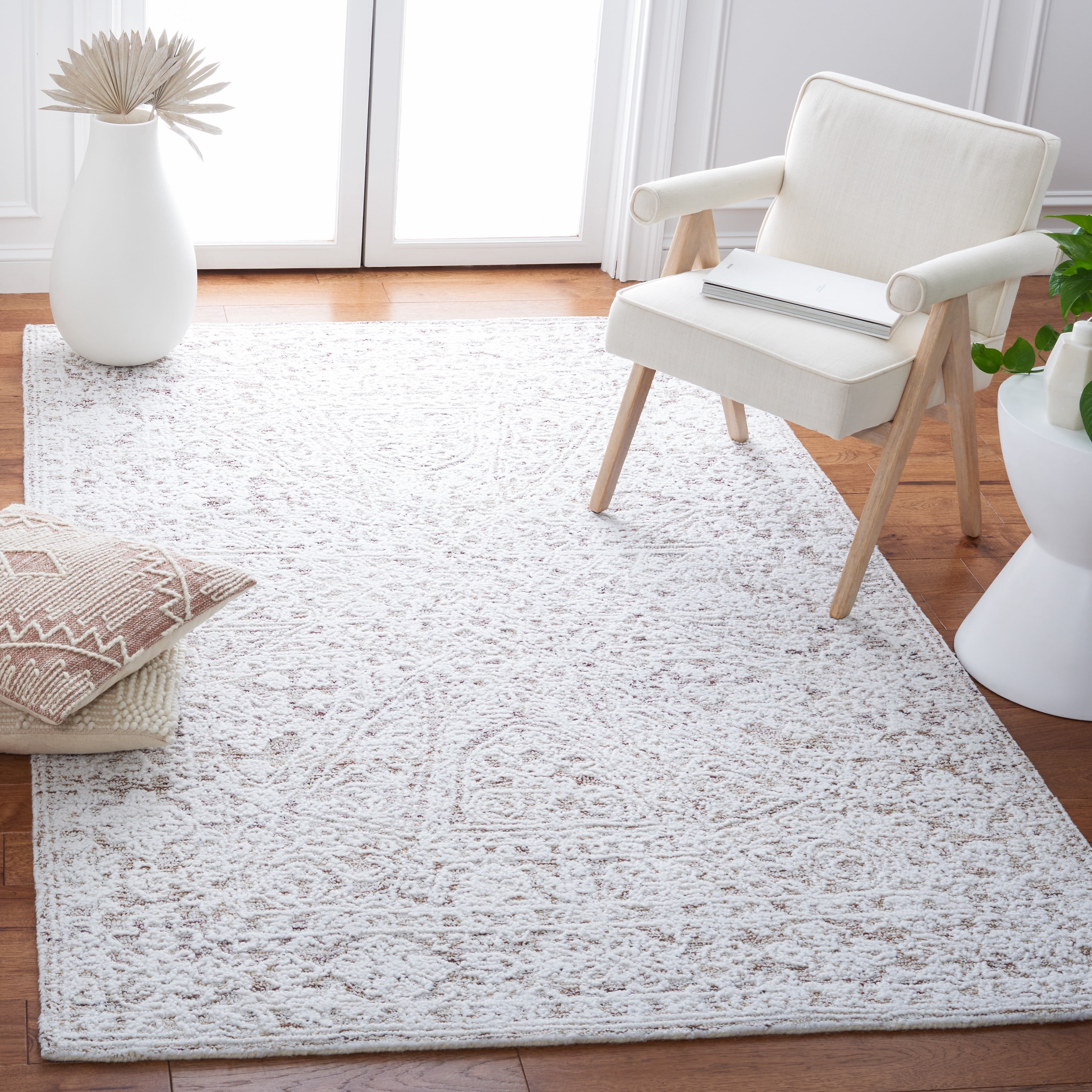 Safavieh Metro Smith Medallion Area Rug, Ivory/Beige, 5' x 8'