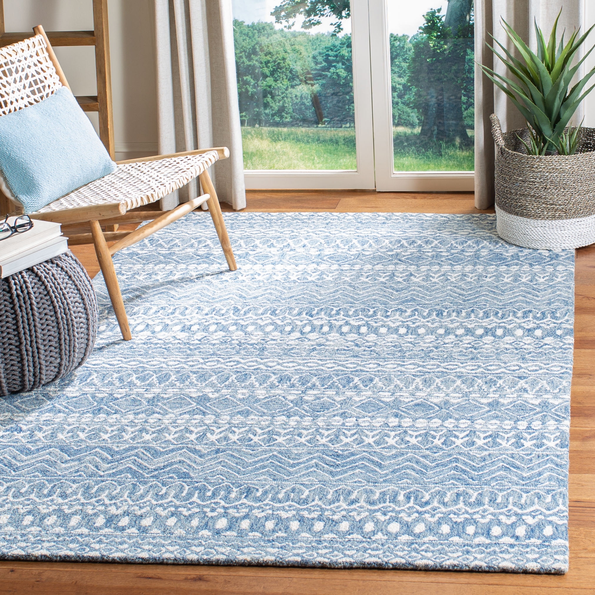 Handmade Tufted Wool Area Rug in Blue/Ivory, 8' x 10'