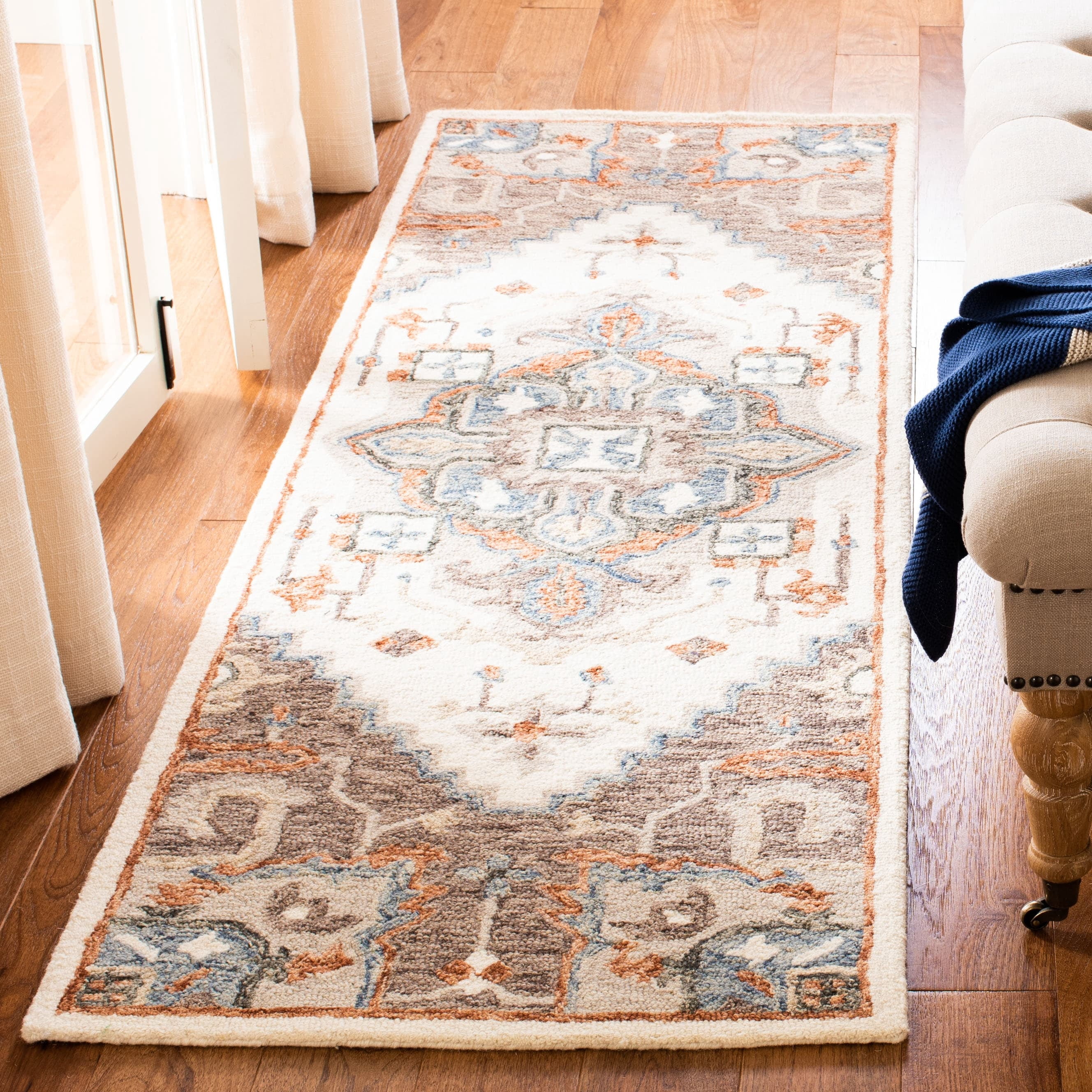 SAFAVIEH Micro-Loop Hypatia Traditional Wool Runner Rug, Ivory/Rust, 2'3" x 7'