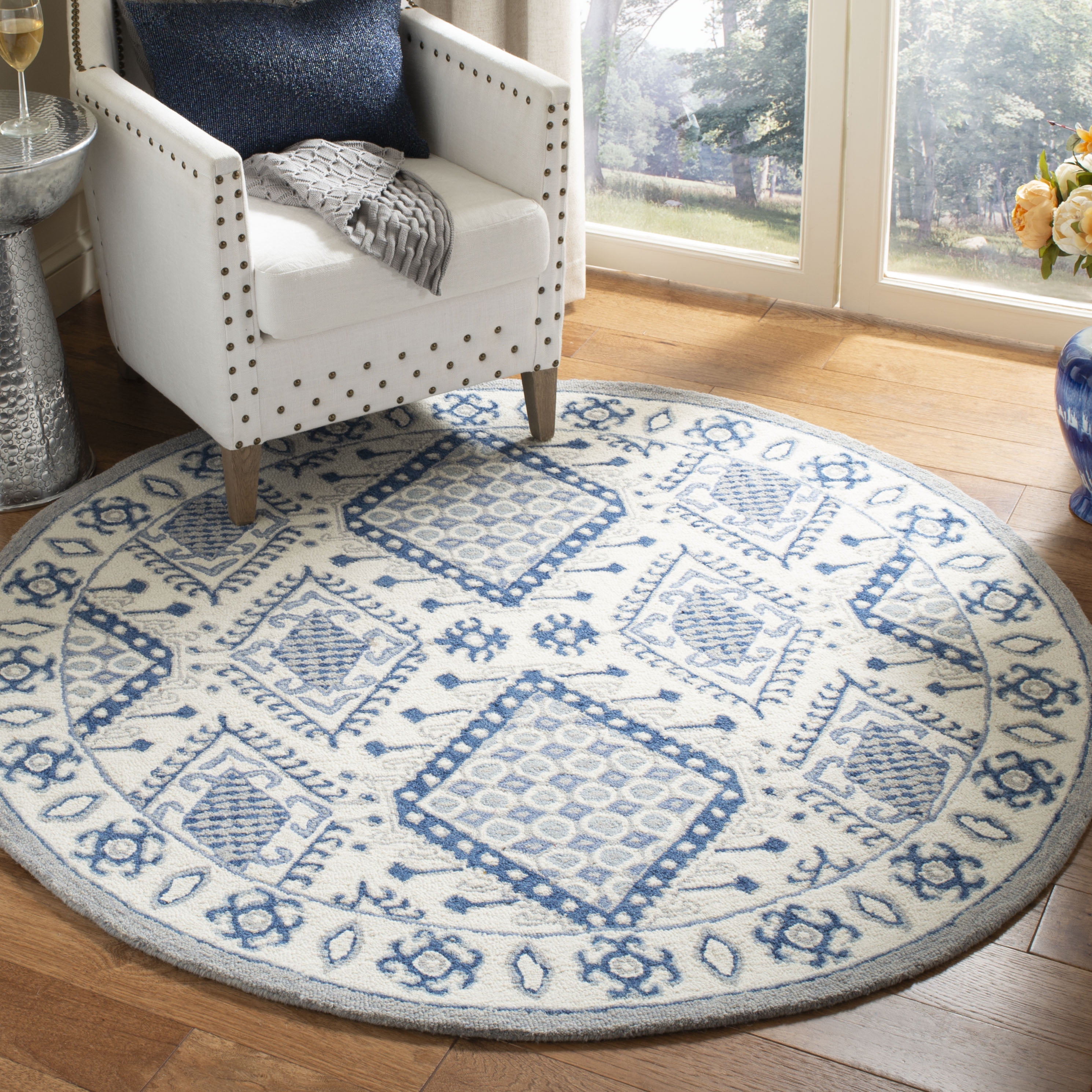 SAFAVIEH Micro-Loop Jolene Geometric Wool Area Rug, Ivory/Blue, 5' x 5' Round