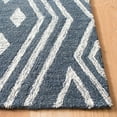 thumbnail image 1 of SAFAVIEH Micro-Loop Orlando Geometric Diamonds Area Rug, Navy/Blue, 2'6" x 4', 1 of 5