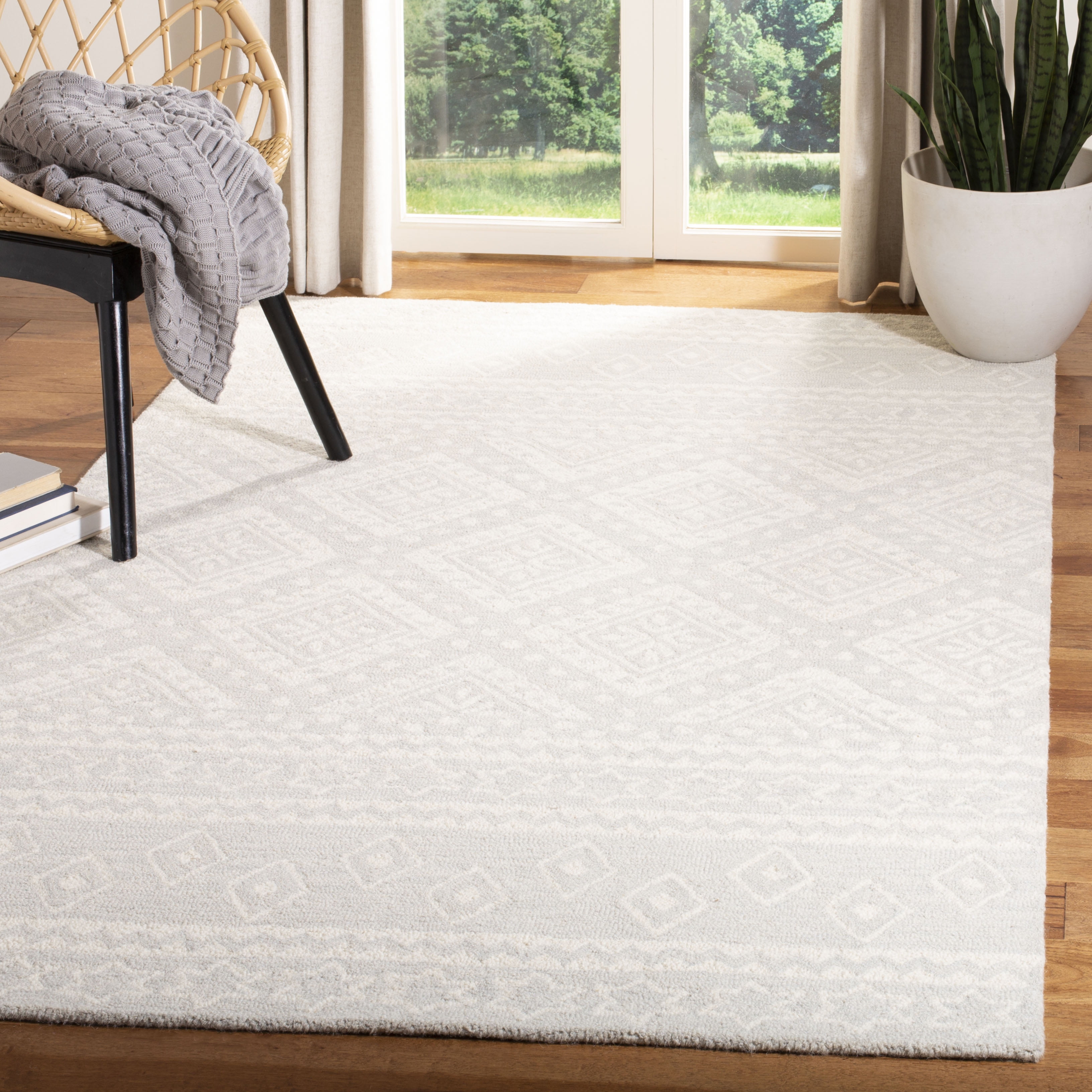 SAFAVIEH Micro-Loop Regis Geometric Aztec Wool Area Rug, Ivory/Grey, 5' x 8'