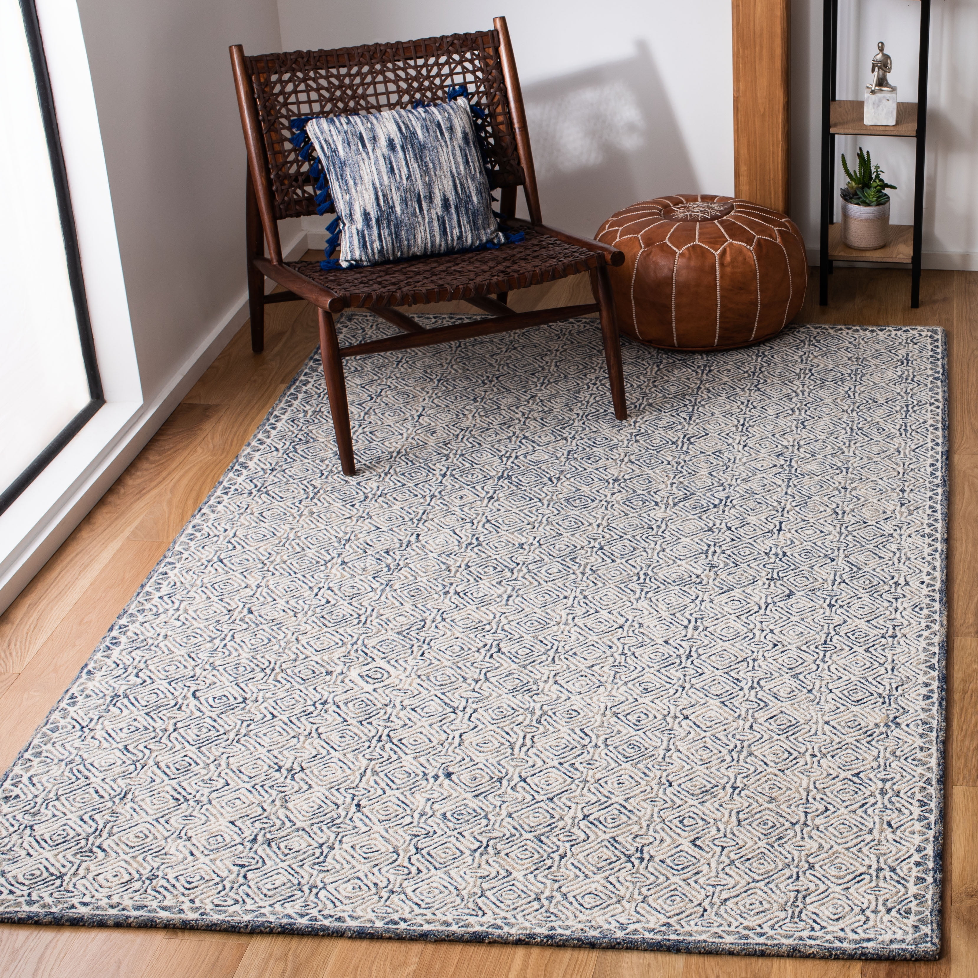SAFAVIEH Micro-Loop Winthrop Geometric Diamonds Wool Area Rug, Navy/Ivory, 4' x 6'