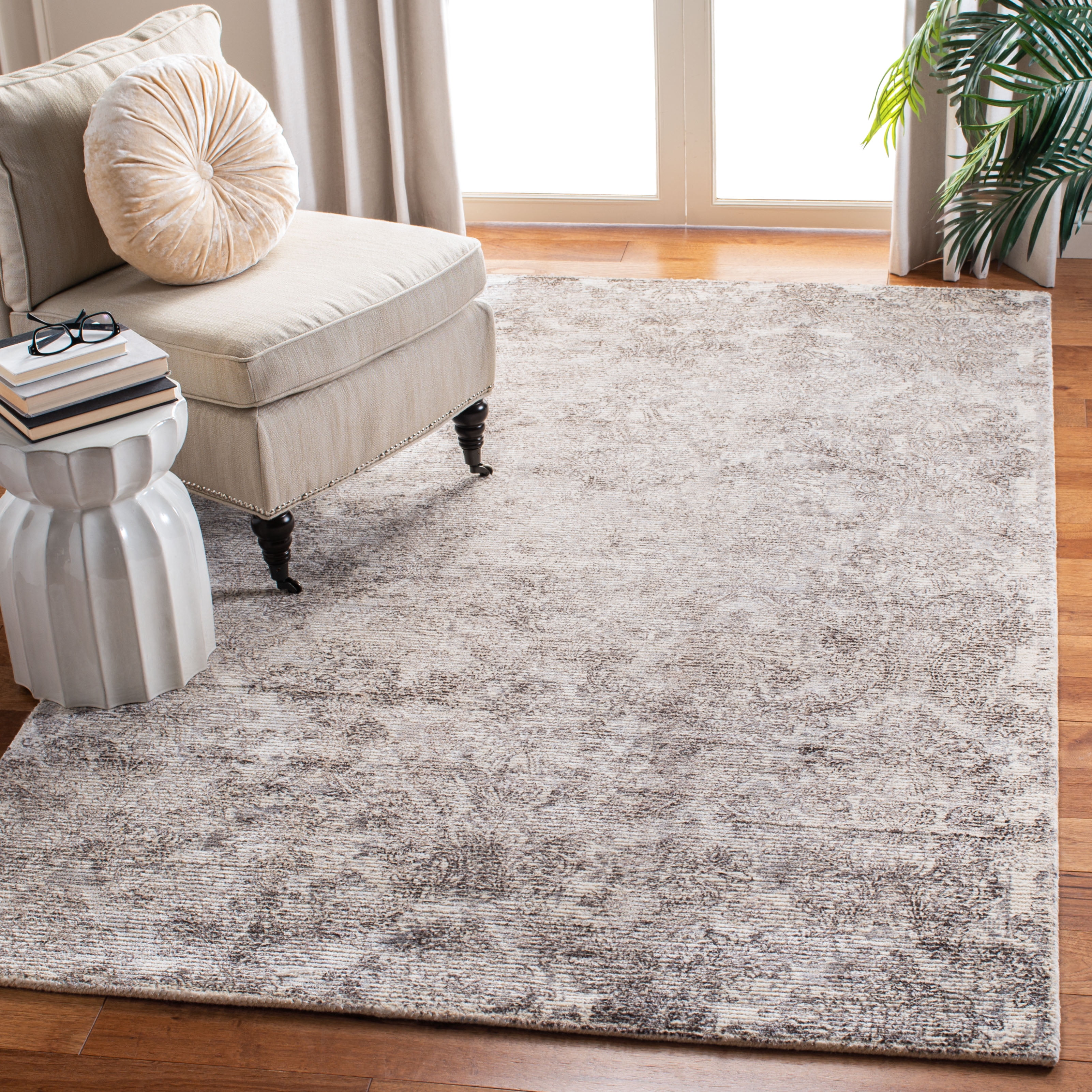 SAFAVIEH Mirage Jacqueline Floral Trellis Area Rug, Silver/Ivory