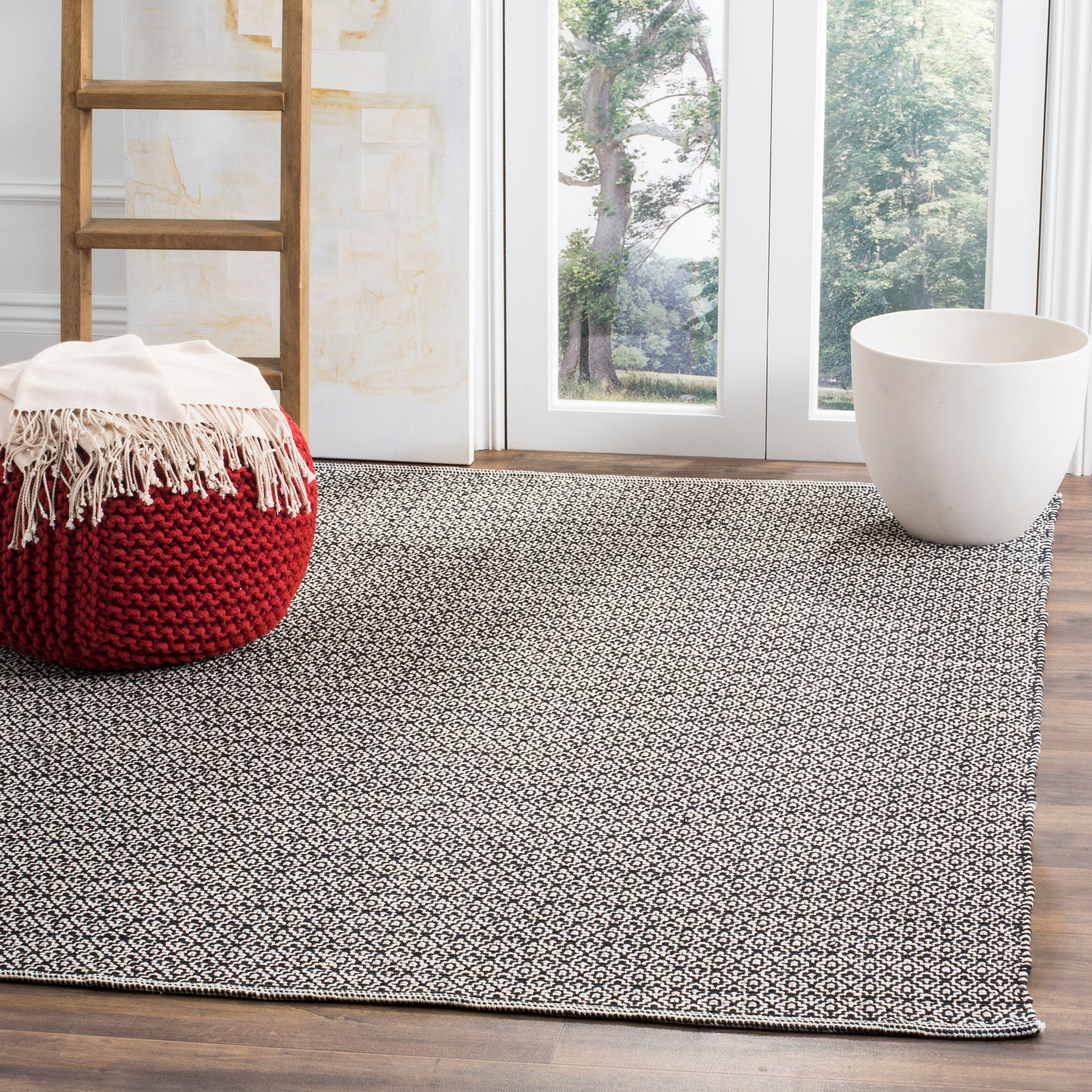 SAFAVIEH Montauk Audra Geometric Cotton Area Rug, Ivory/Black, 8' x 10'