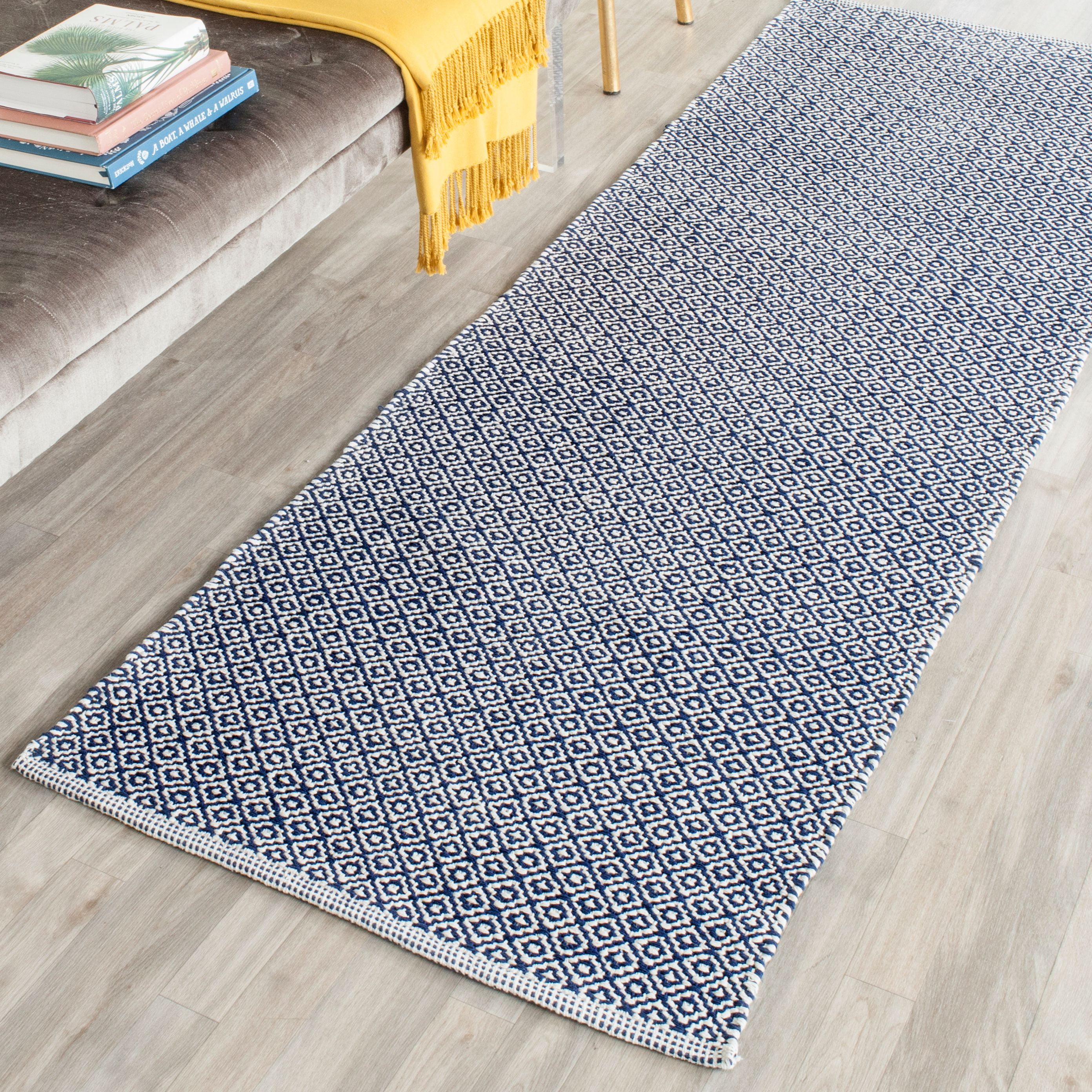 SAFAVIEH Montauk Audra Geometric Cotton Runner Rug, Ivory/Navy, 2'3" x 11'7"
