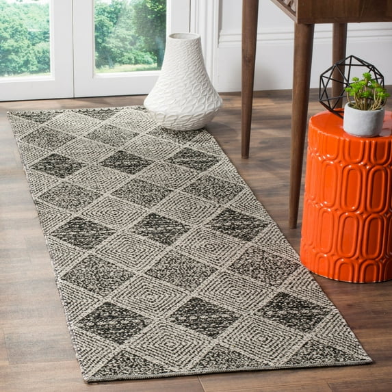 SAFAVIEH Montauk Caleb Geometric Diamond Cotton Runner Rug, Black, 2'3" x 11'